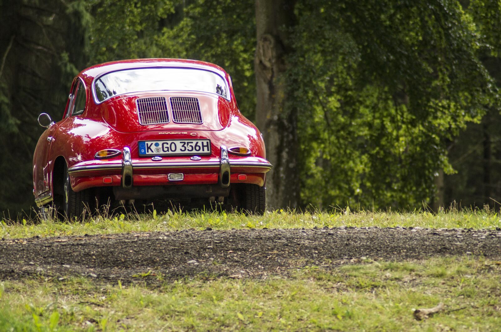 Sony SLT-A35 sample photo. Porsche, car, red photography