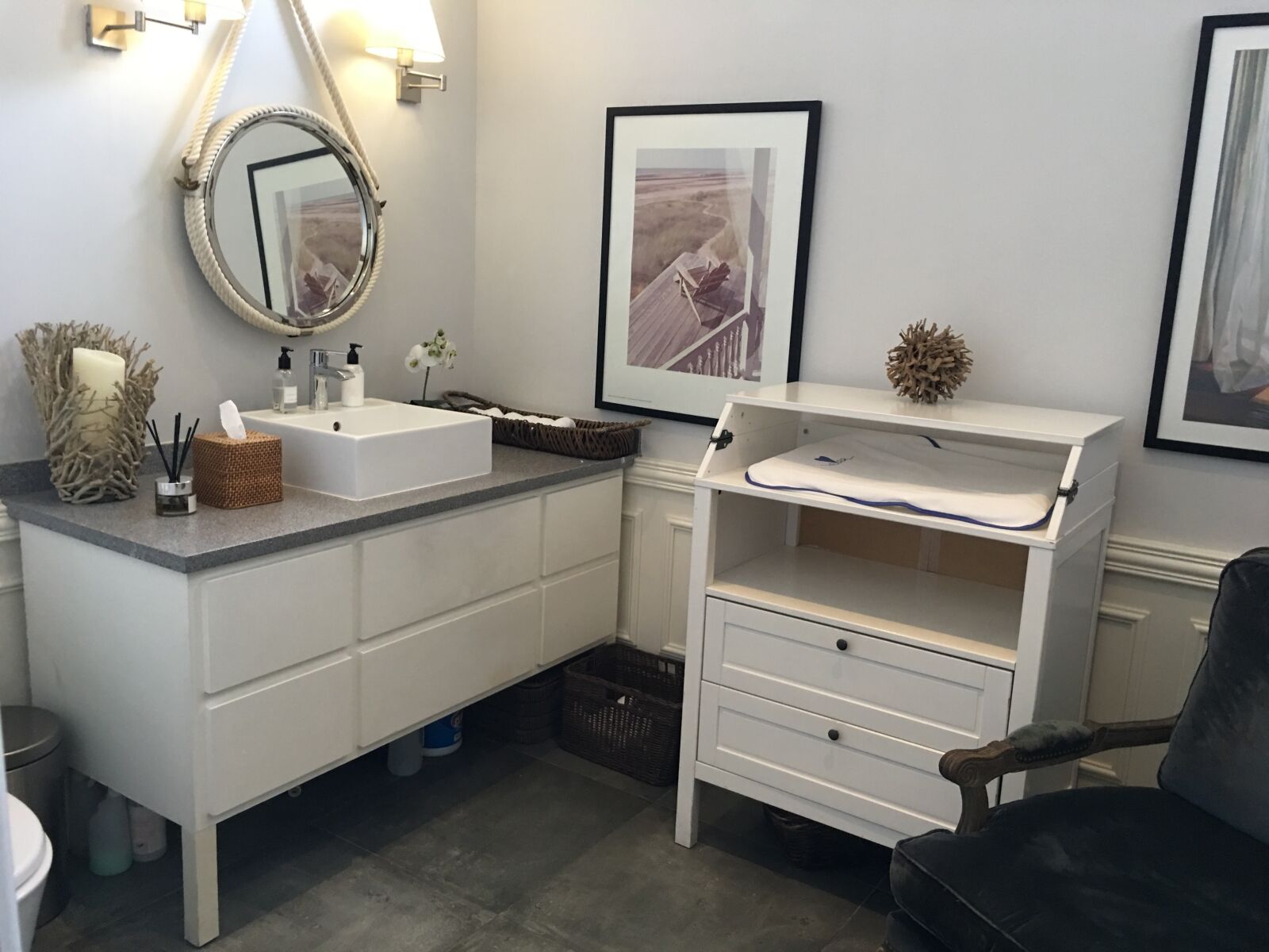 iPhone 6s Plus back camera 4.15mm f/2.2 sample photo. Bathroom, woodwork, hamptons photography
