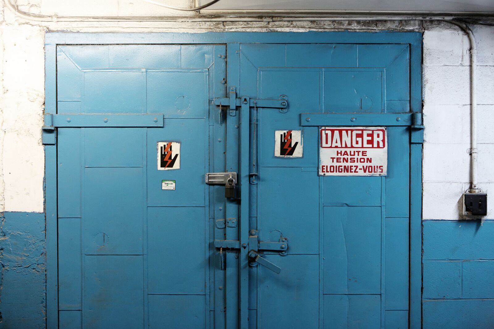 Canon EF 70-200mm F2.8L IS USM sample photo. Door, danger, high voltage photography