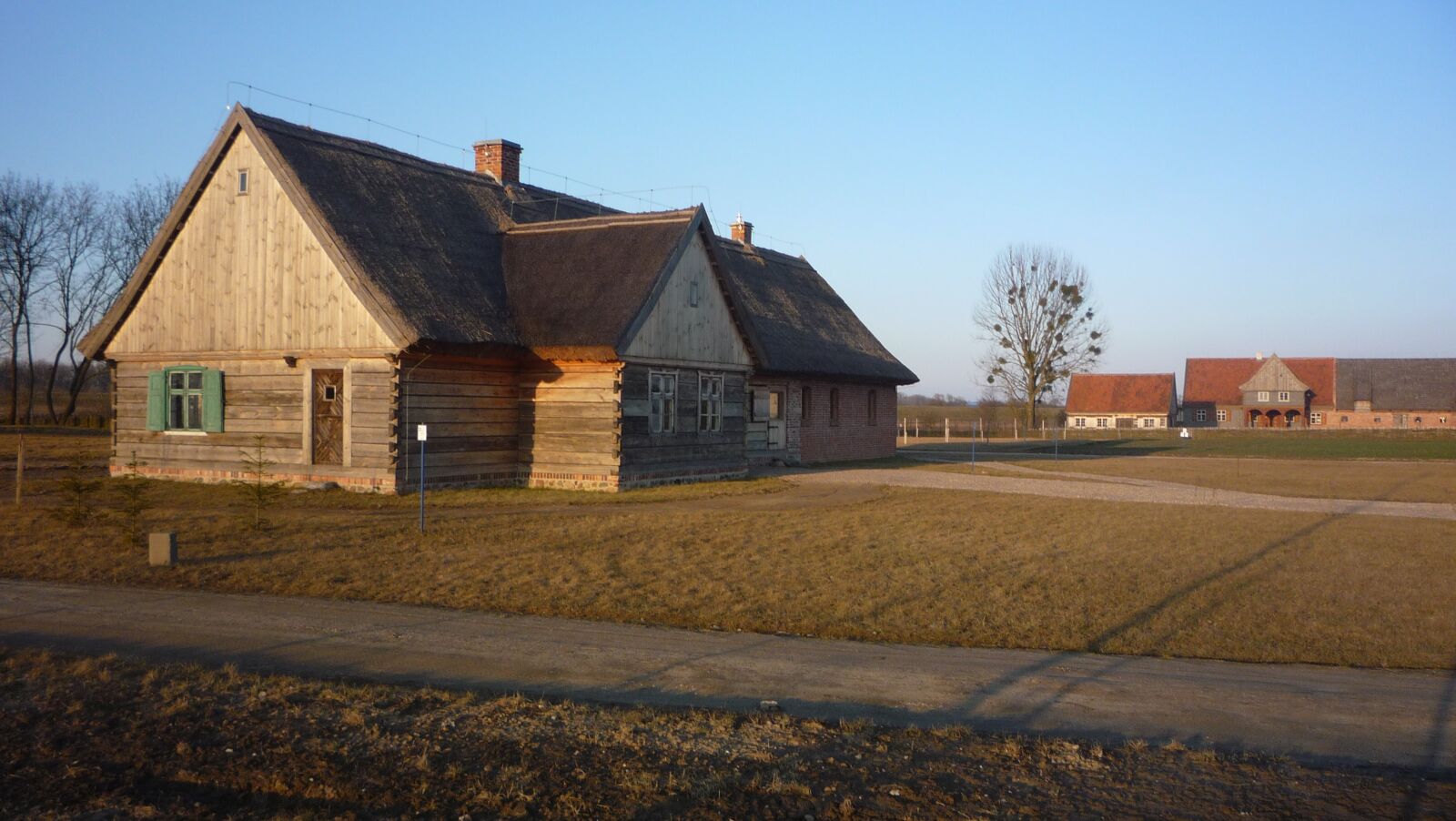 Panasonic DMC-LZ10 sample photo. Open air museum, old photography