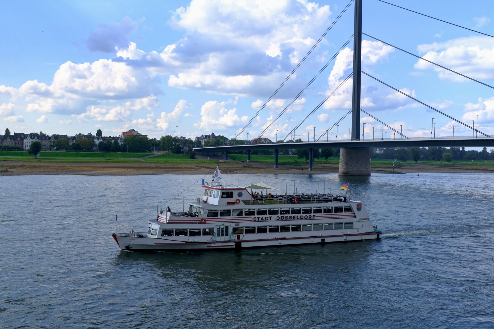 Fujifilm X100F sample photo. Düsseldorf, rhine, boat photography