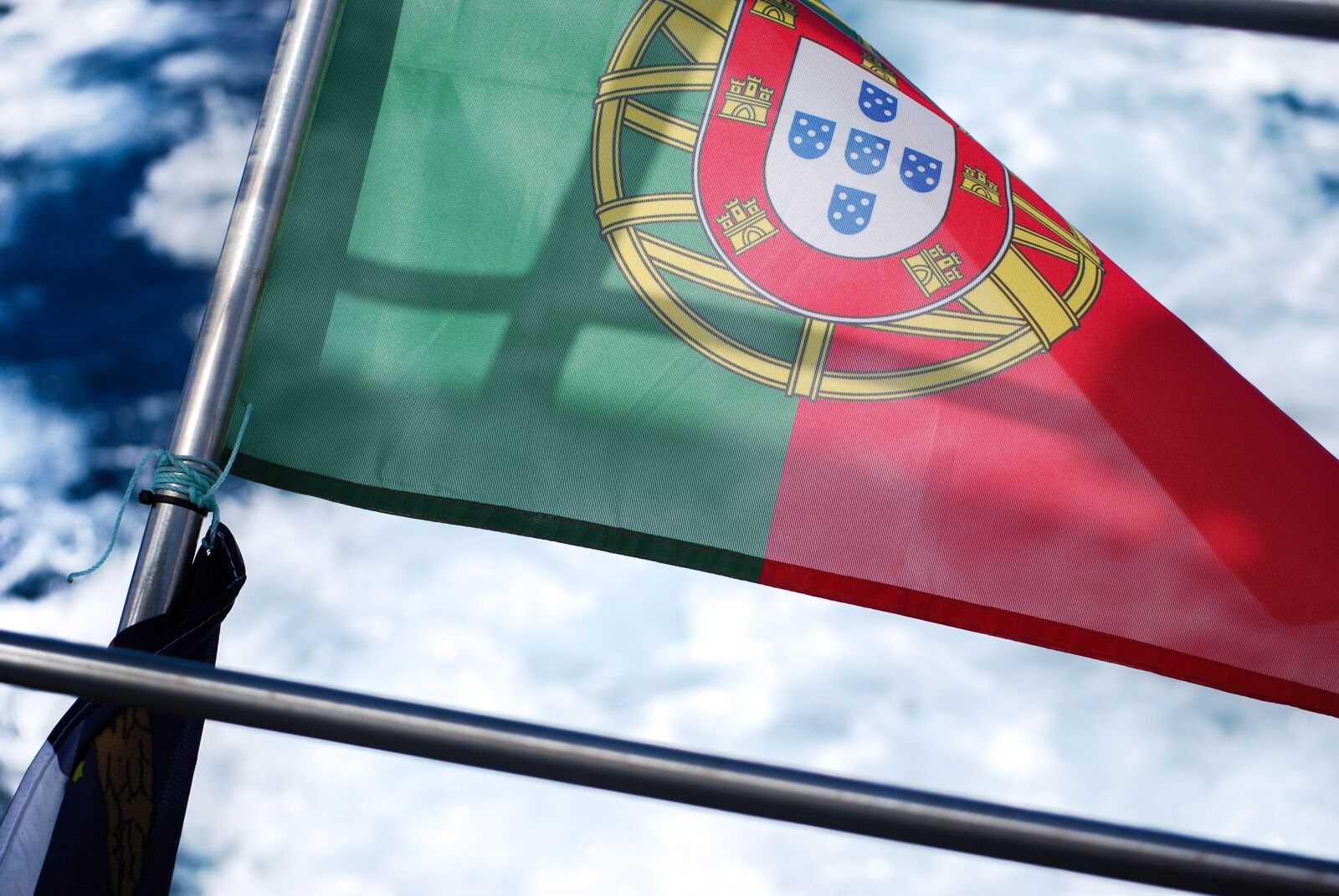 Nikon D40X sample photo. Flag, portugal, boat photography