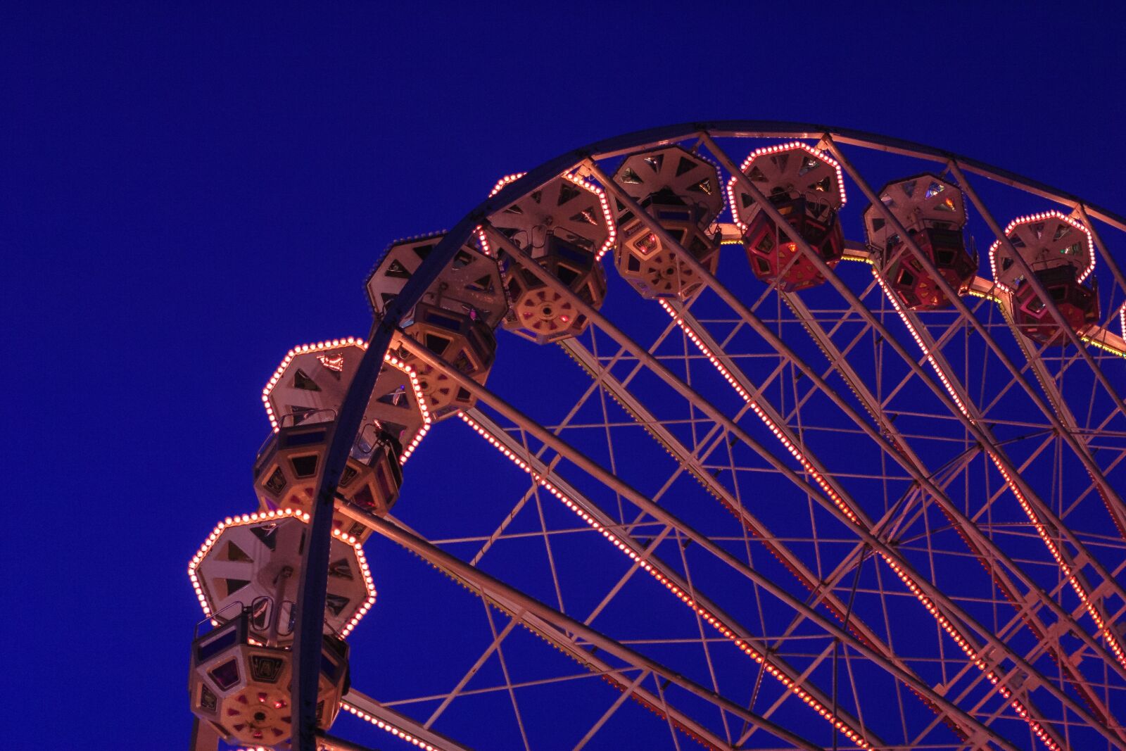 Canon EOS 300D (EOS Digital Rebel / EOS Kiss Digital) sample photo. Ferris wheel, folk festival photography
