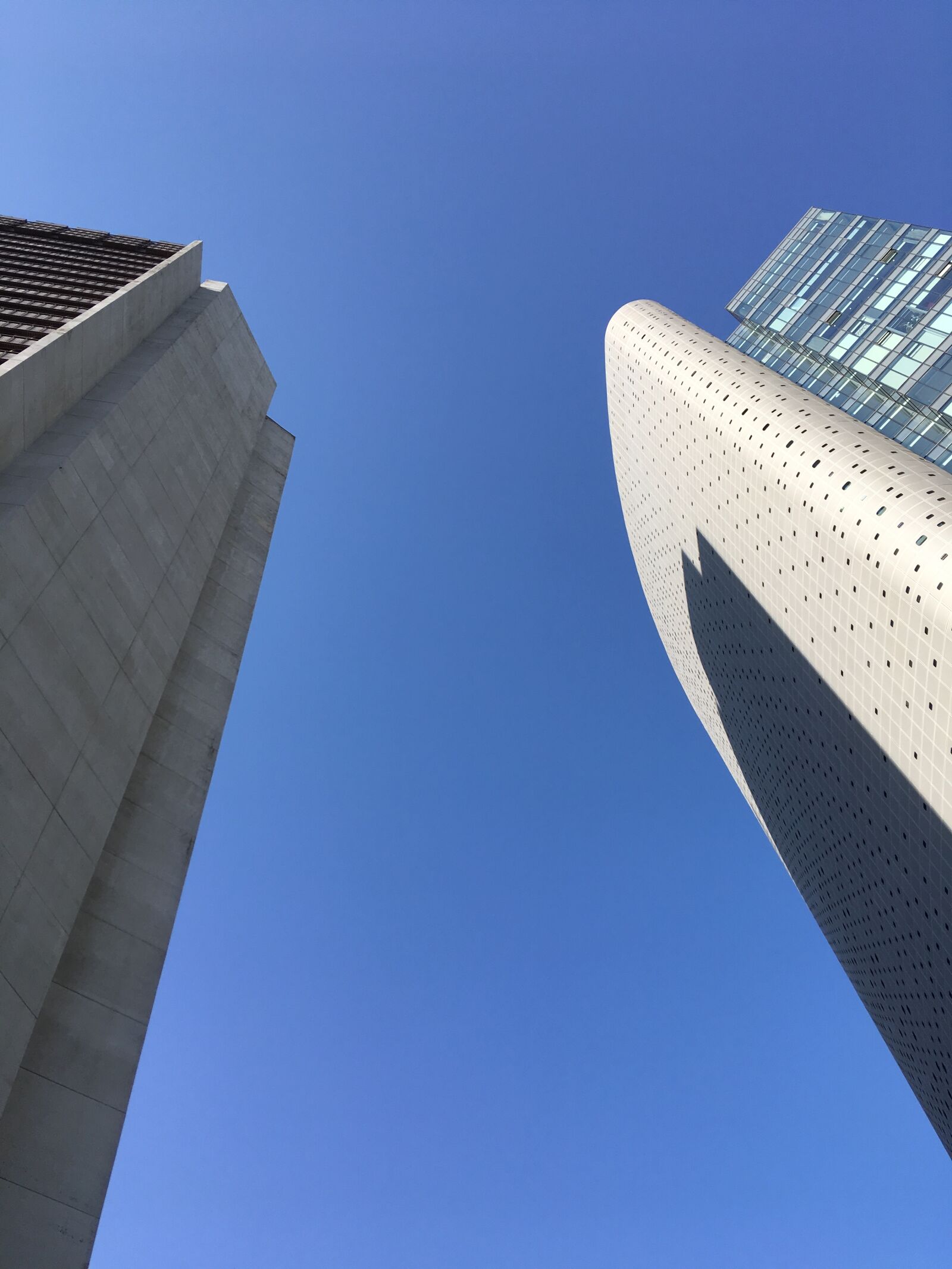 iPhone SE back camera 4.15mm f/2.2 sample photo. Blue sky, building, city photography