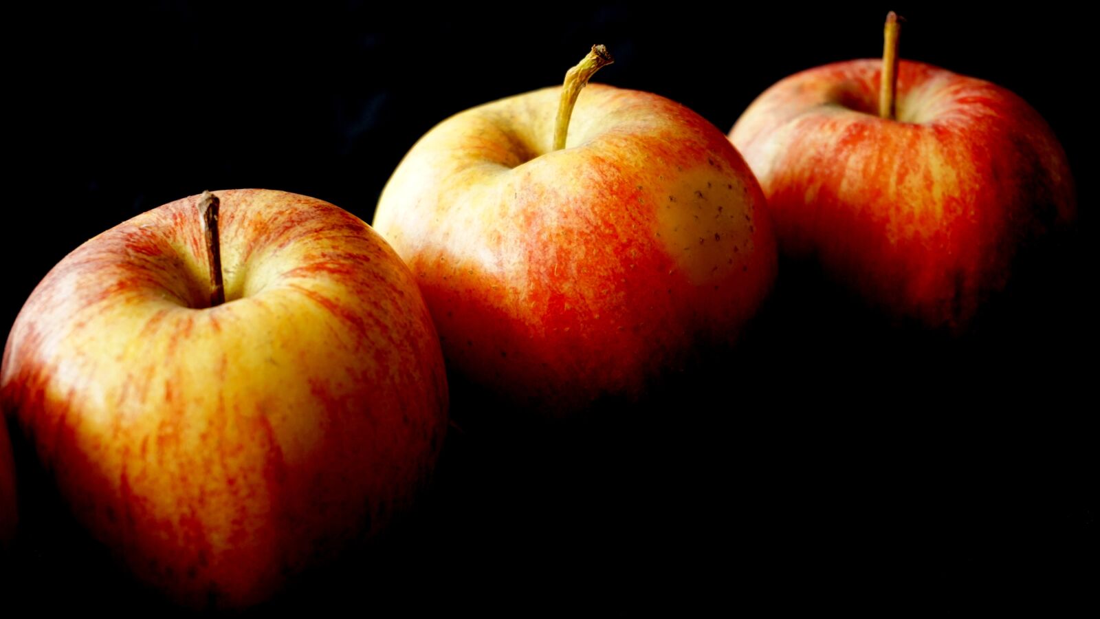 Sony a6000 sample photo. Apple, fruit, close up photography