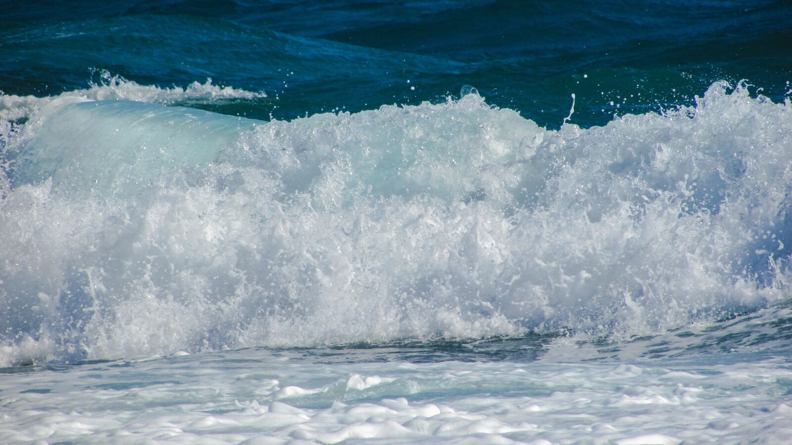 Canon PowerShot SX400 IS sample photo. Wave, smashing, sea photography