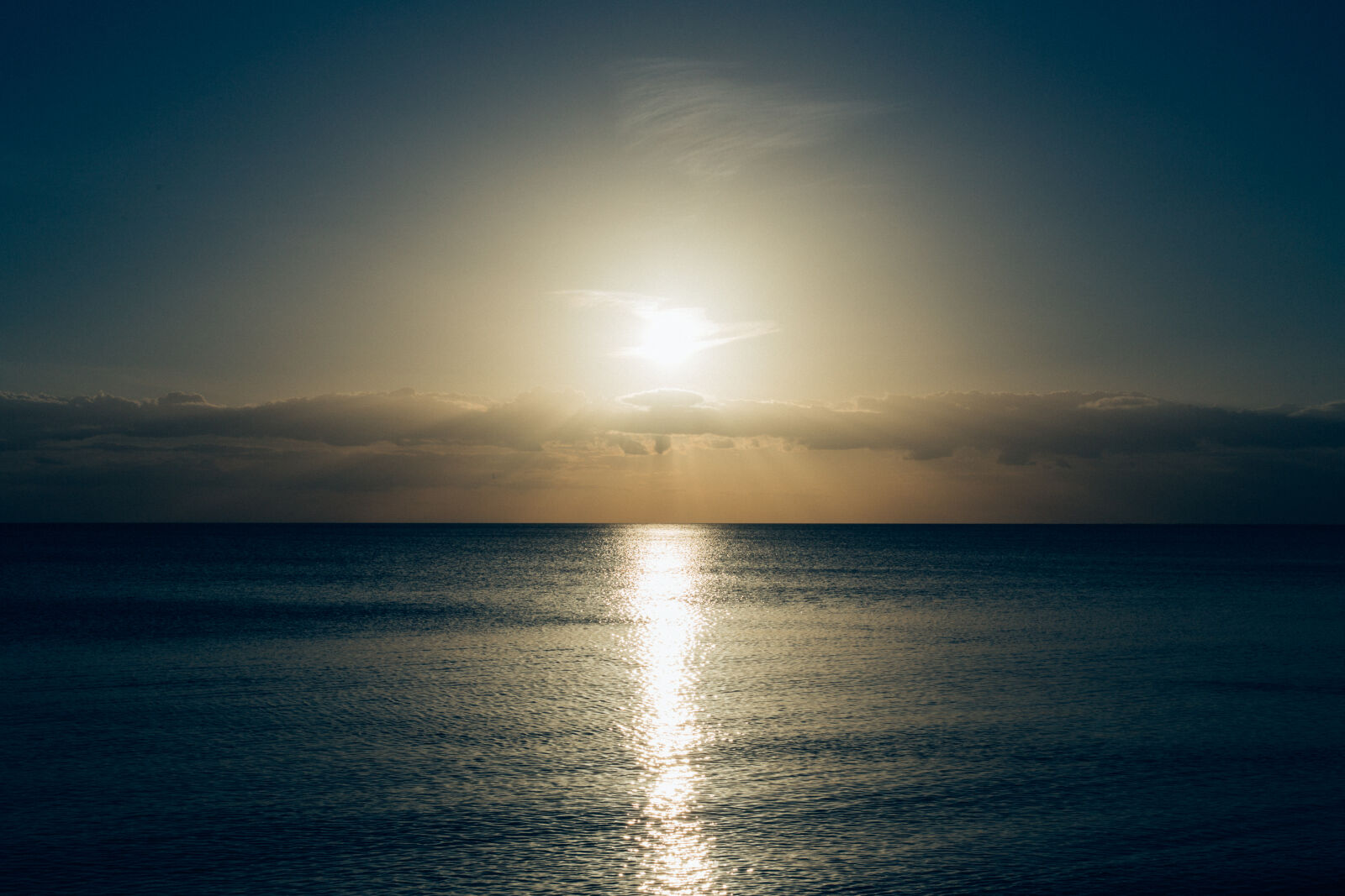 Canon EOS 6D + Canon EF 50mm F1.8 STM sample photo. Sunset, water, clouds, ocean photography