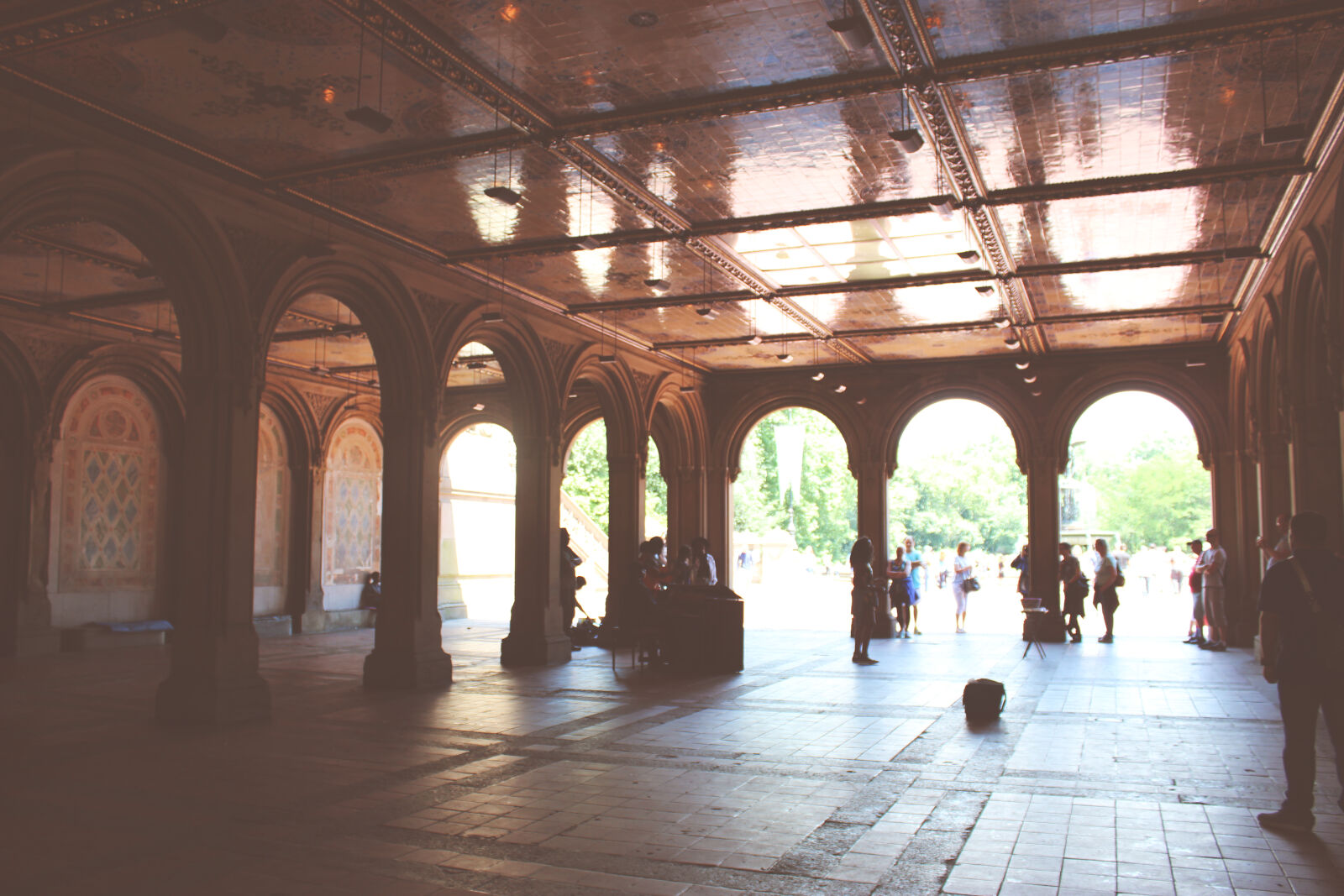 Canon EOS 600D (Rebel EOS T3i / EOS Kiss X5) sample photo. Light, city, people, art photography
