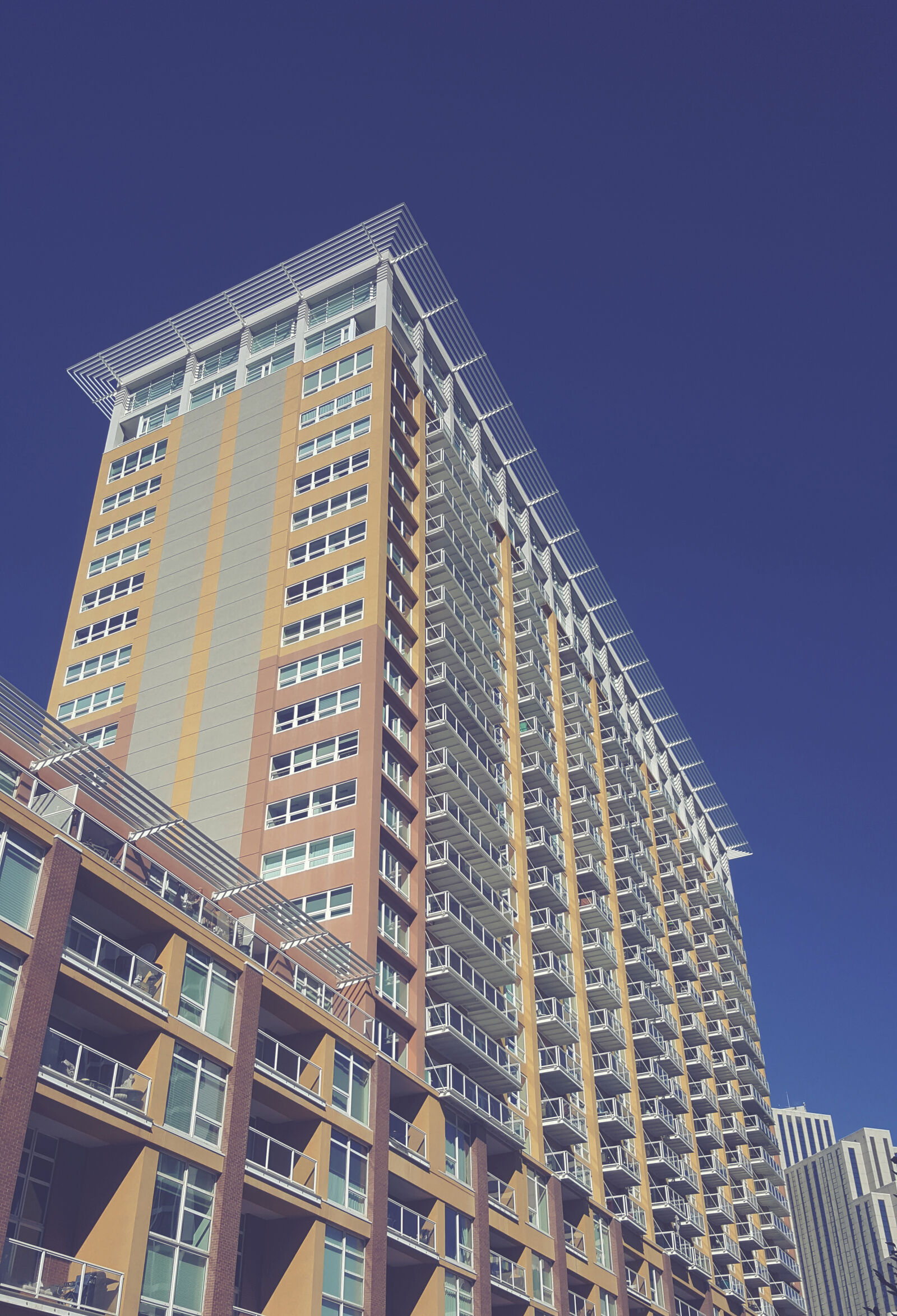 Samsung Galaxy Note5 sample photo. Apartment, building, apartments, architectural photography
