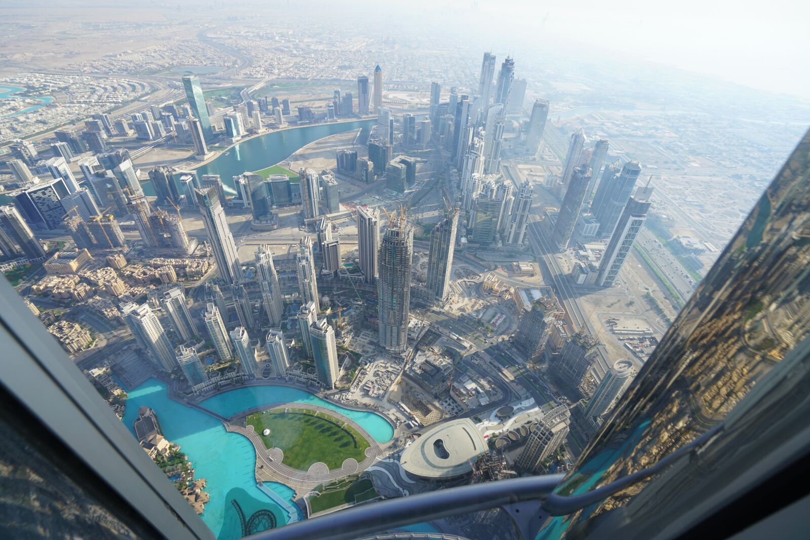 Sony Vario-Tessar T* FE 16-35mm F4 ZA OSS sample photo. Dubai, burj, khalifa photography