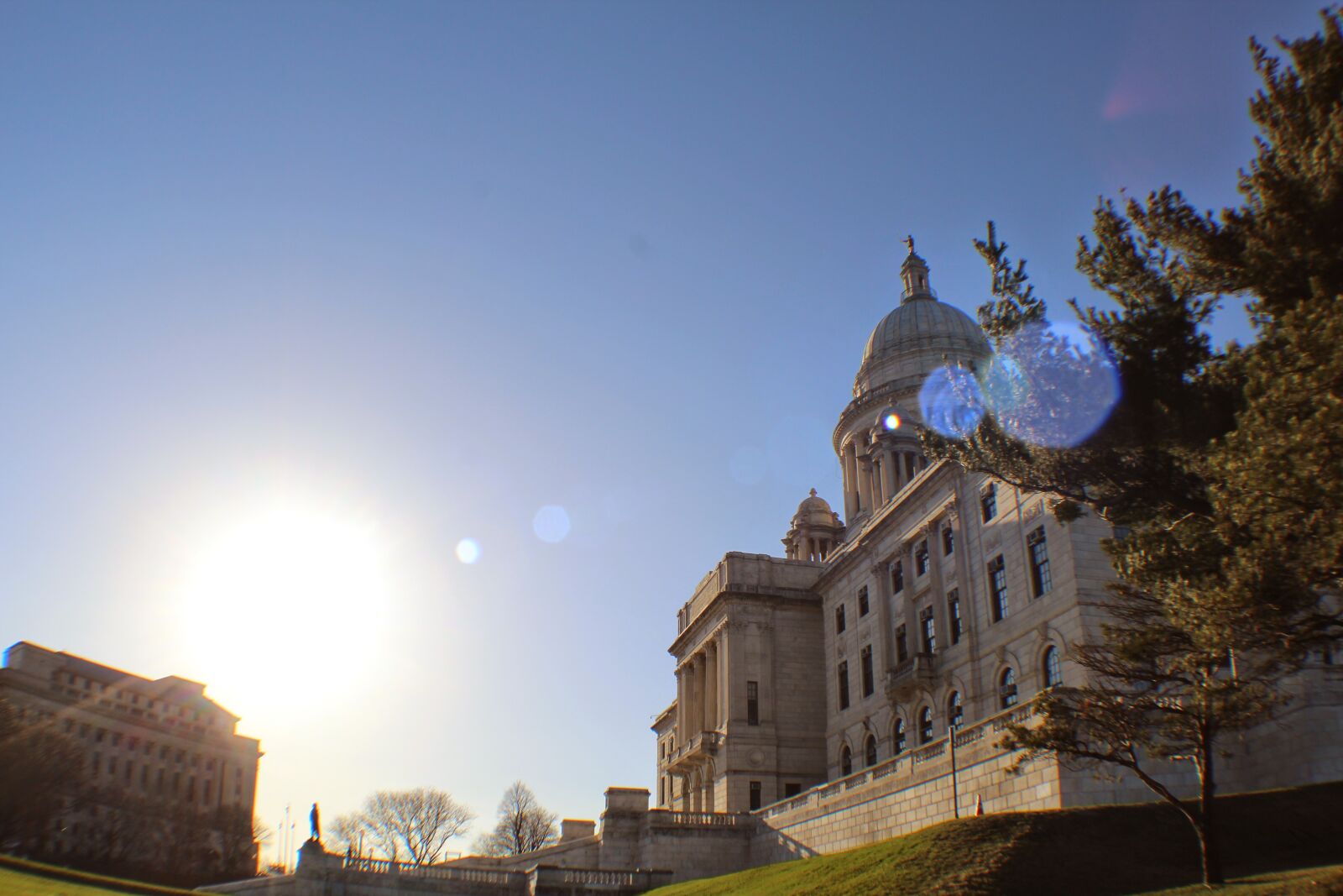 Canon EOS 1200D (EOS Rebel T5 / EOS Kiss X70 / EOS Hi) sample photo. Democrat, glare, politics, providence photography