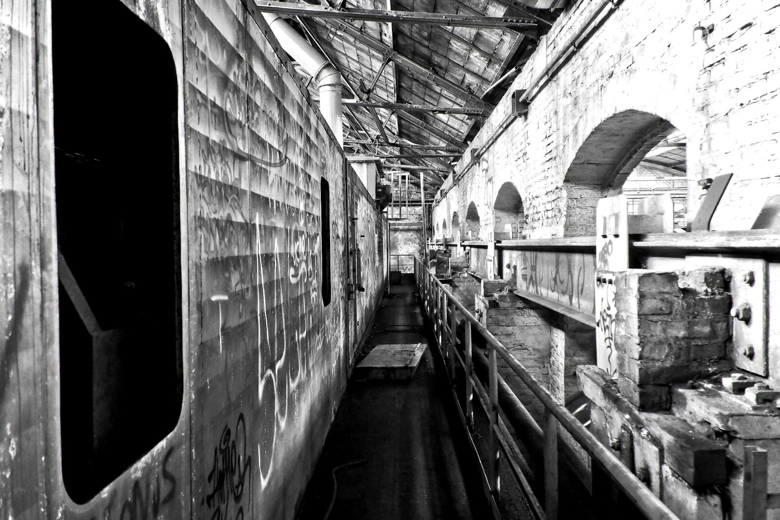 Olympus OM-D E-M10 sample photo. Lost places, rooms, abandoned photography