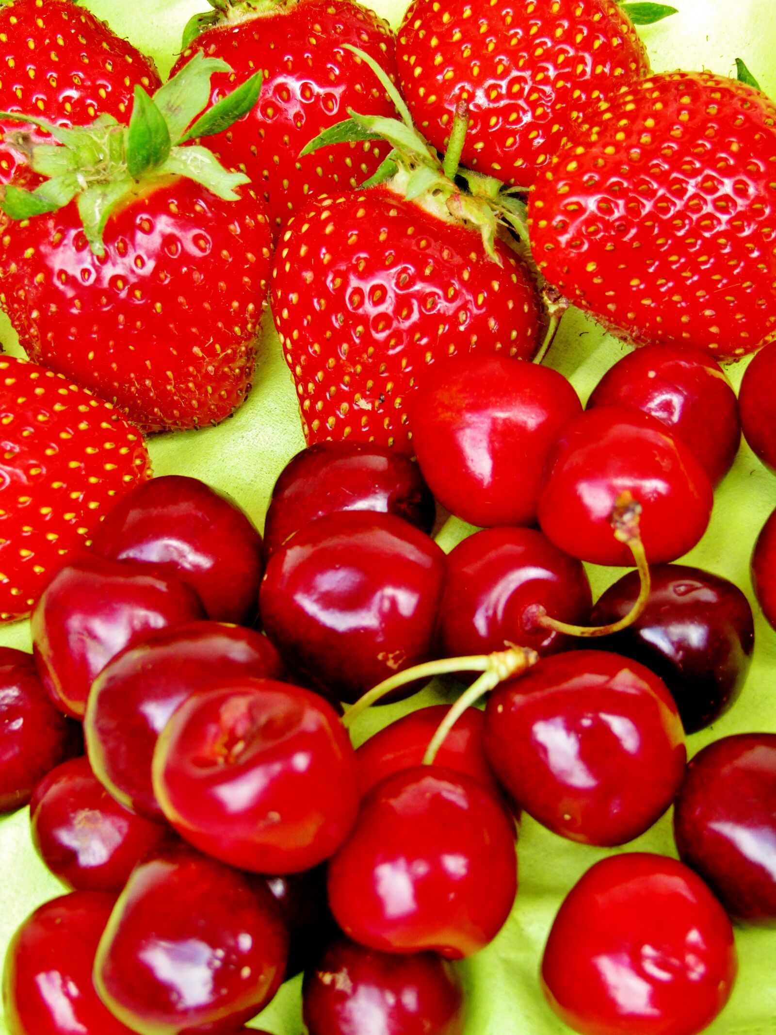 Canon POWERSHOT SX432 IS sample photo. Strawberries, cherries, fruit photography