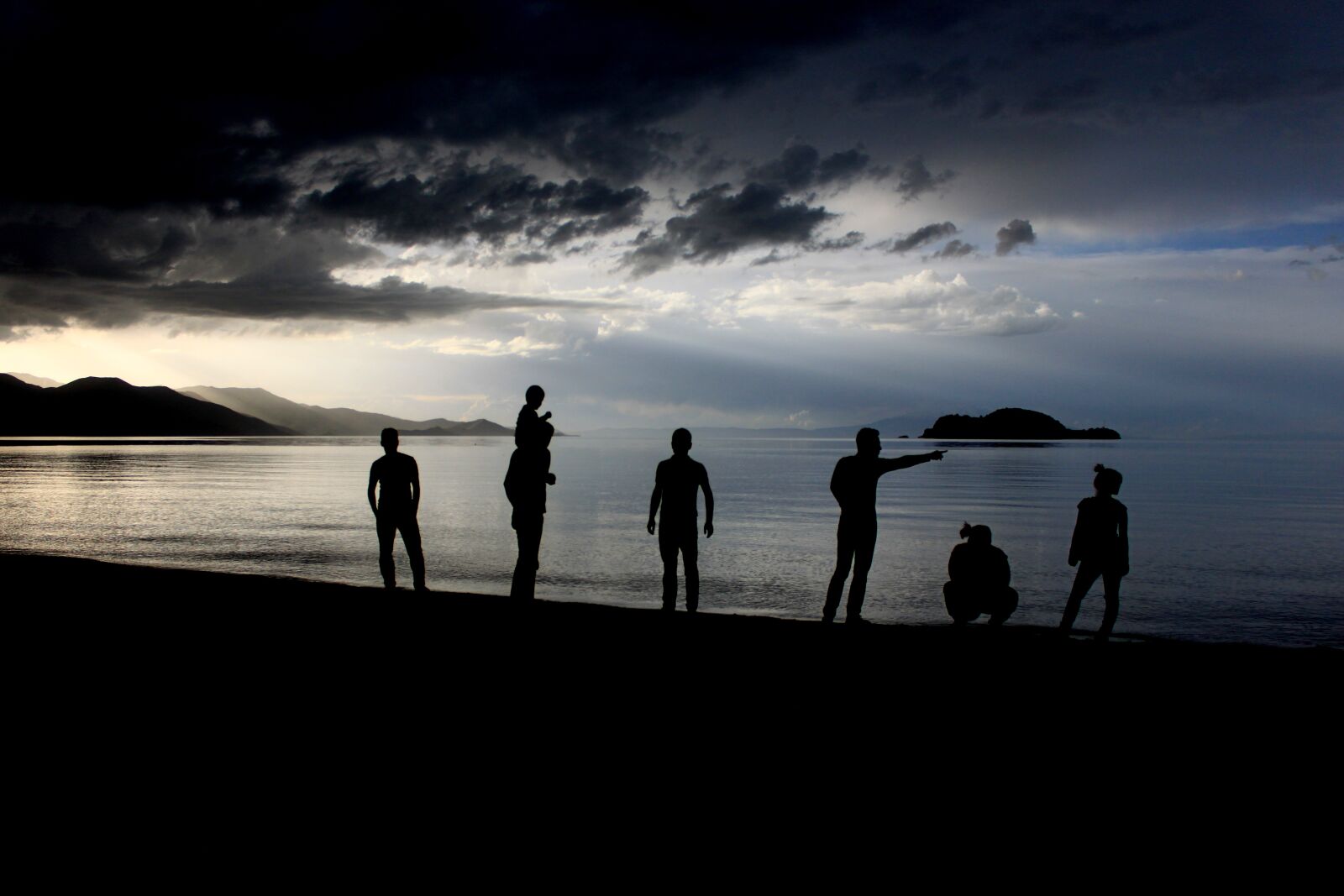 Canon EOS 500D (EOS Rebel T1i / EOS Kiss X3) sample photo. Silhouette, human, reverse light photography