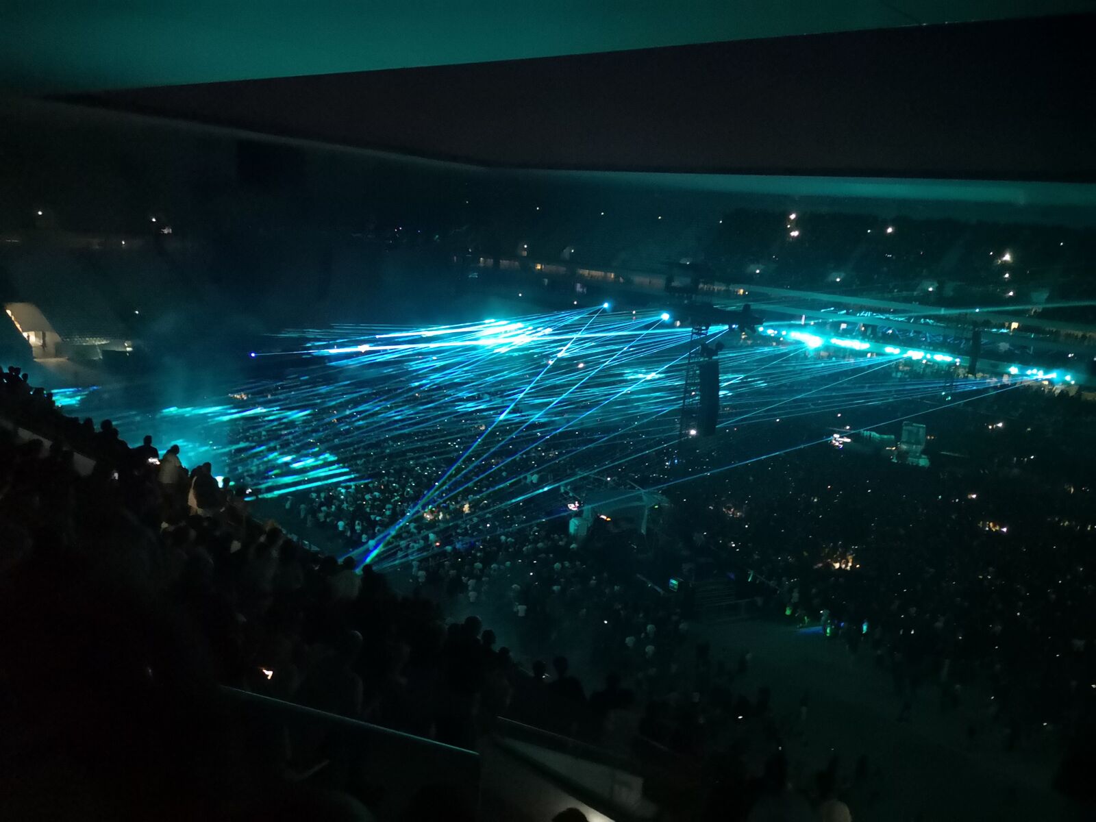 HUAWEI P20 sample photo. Lasers, concert, crowd photography