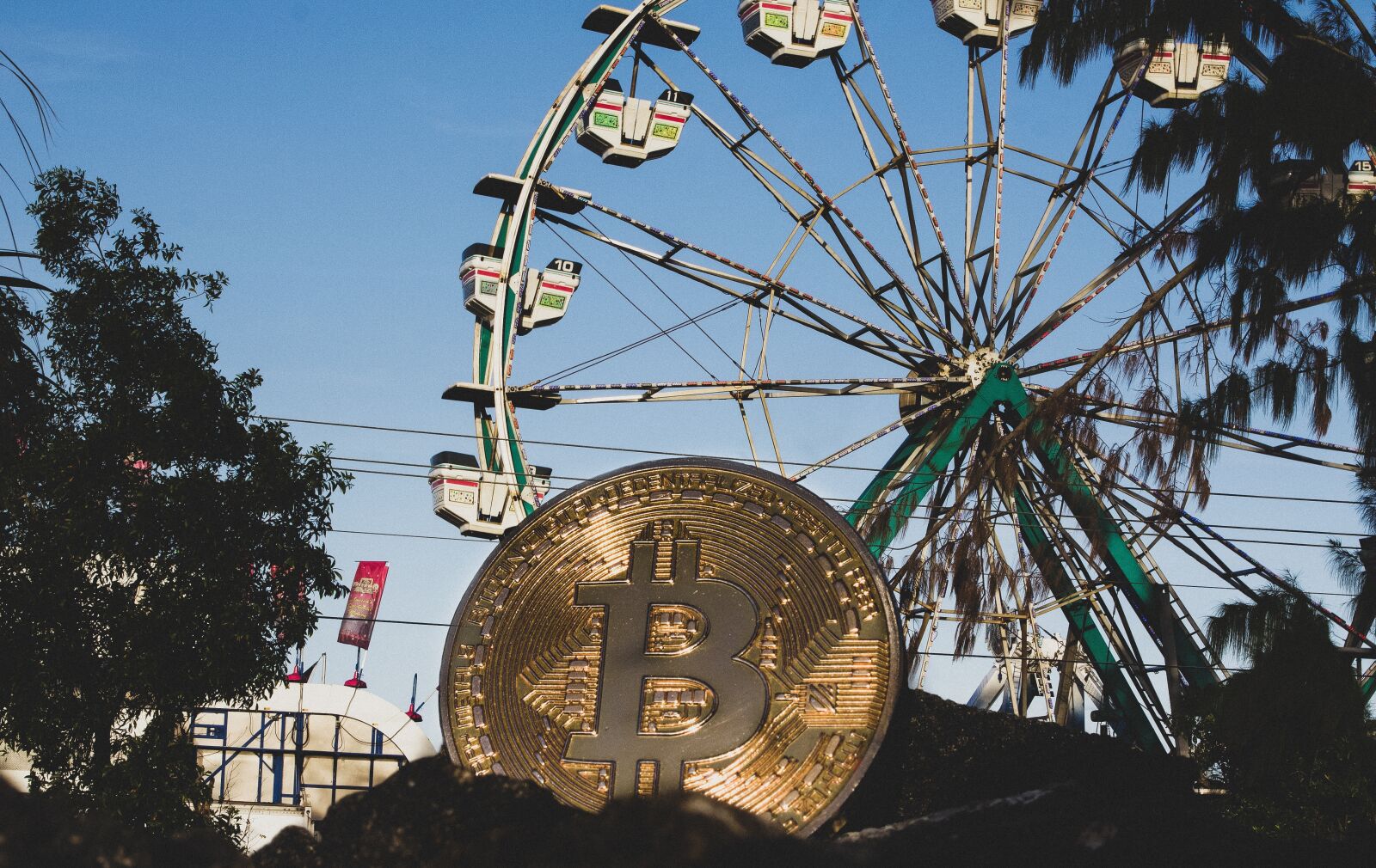 Canon EOS 60D sample photo. Cryptocurrency, risk, bitcoin photography