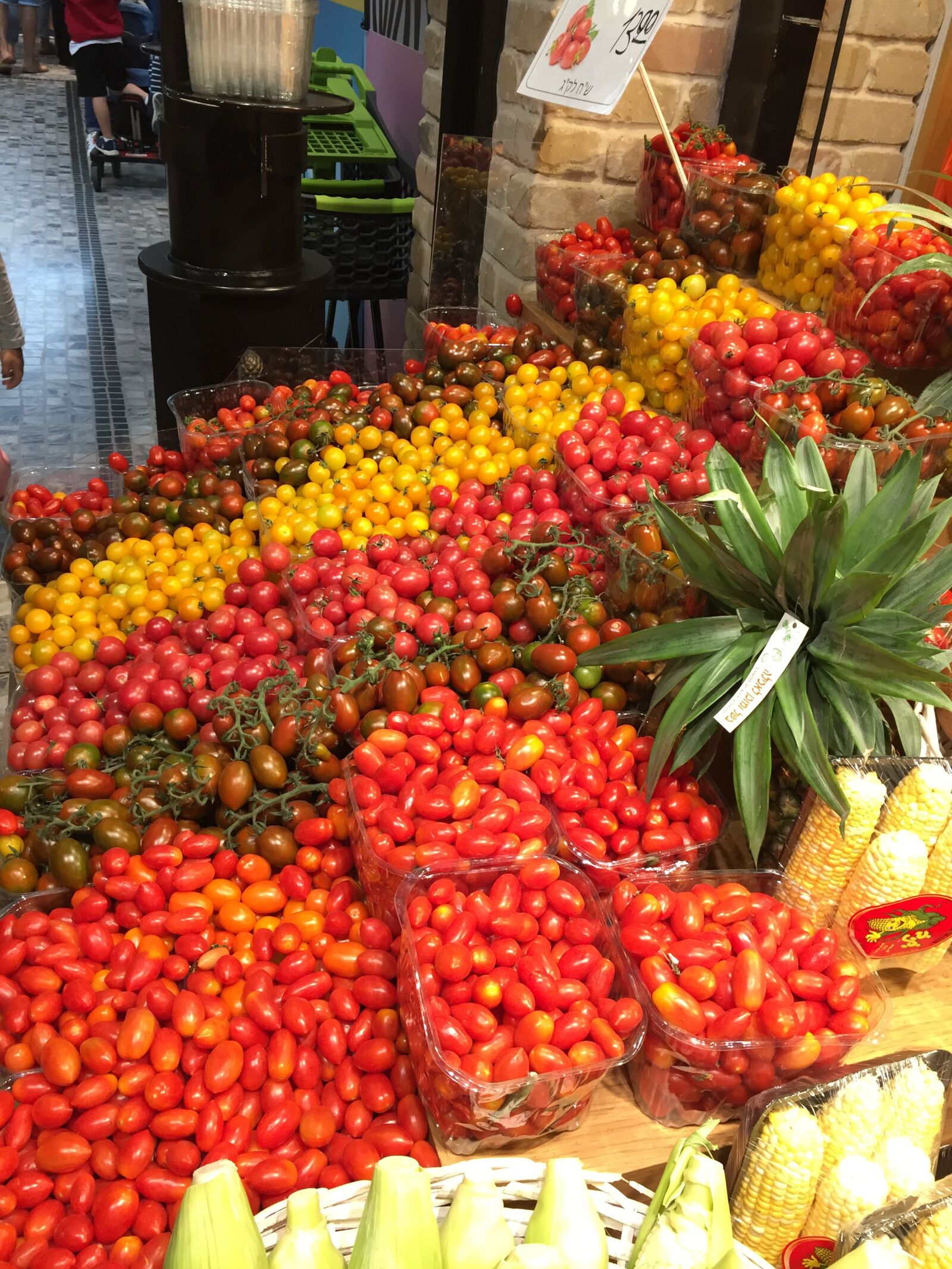 iPhone 6 back camera 4.15mm f/2.2 sample photo. Tomatoes, market, vegetables photography
