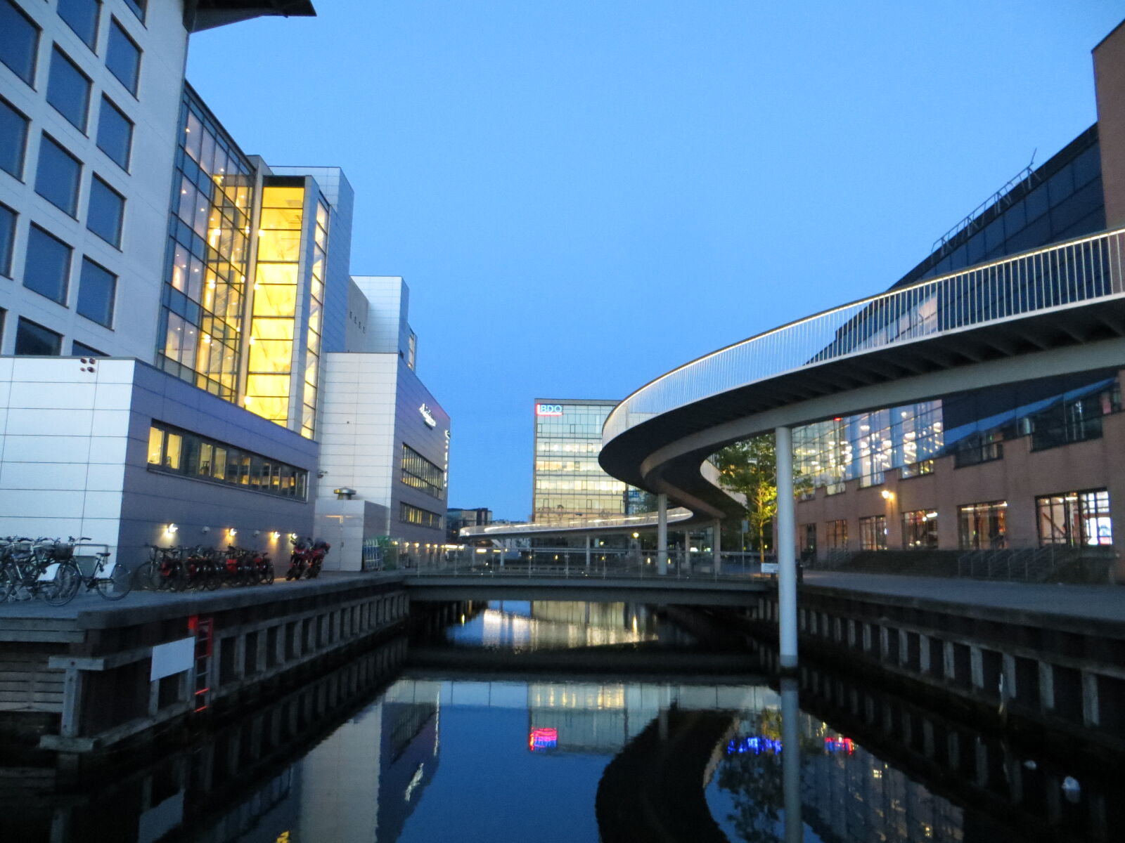 Canon PowerShot SX240 HS sample photo. Bridge, building, city, evening photography
