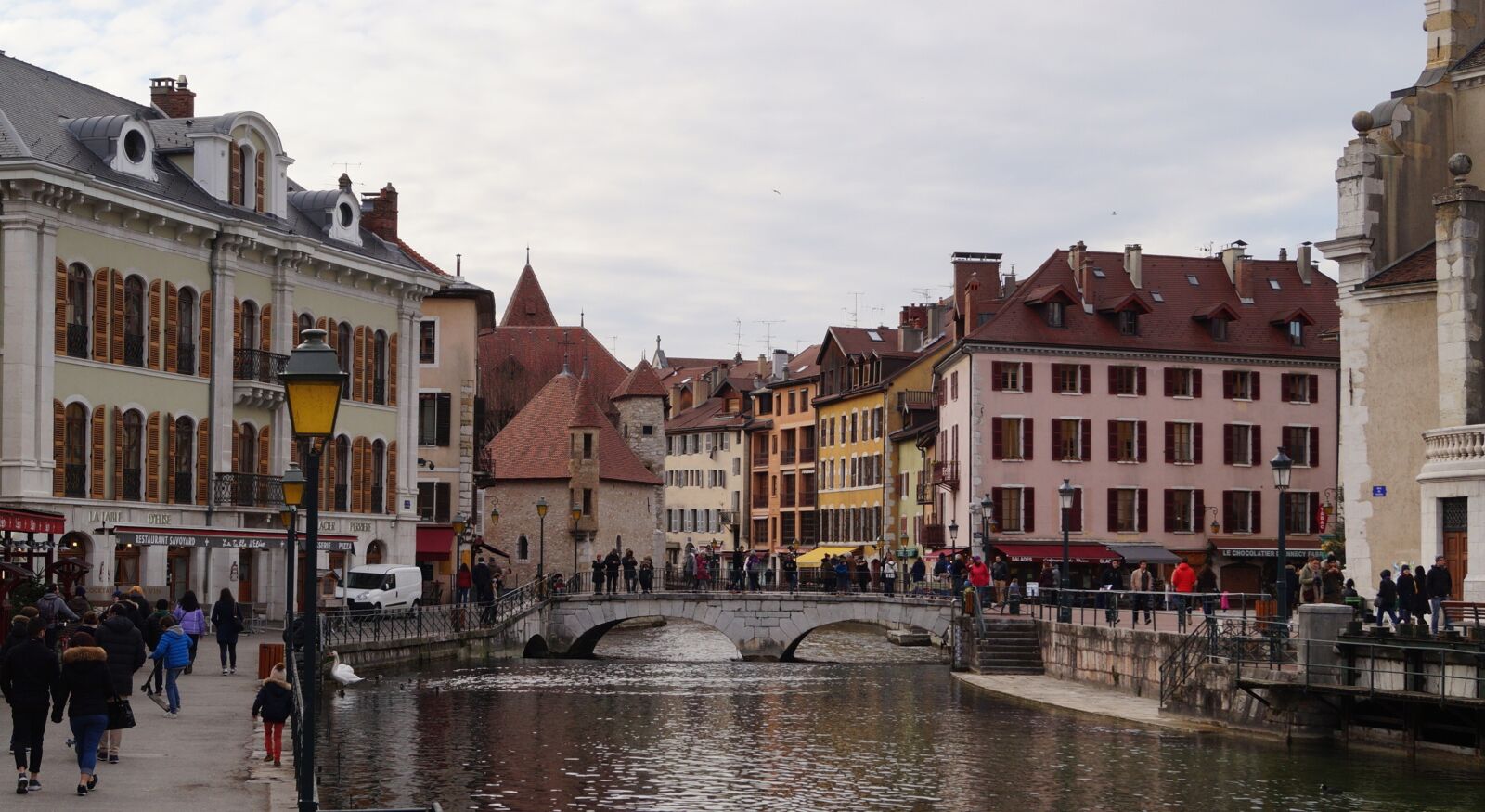 Sony DT 18-55mm F3.5-5.6 SAM II sample photo. Annecy, france, river photography