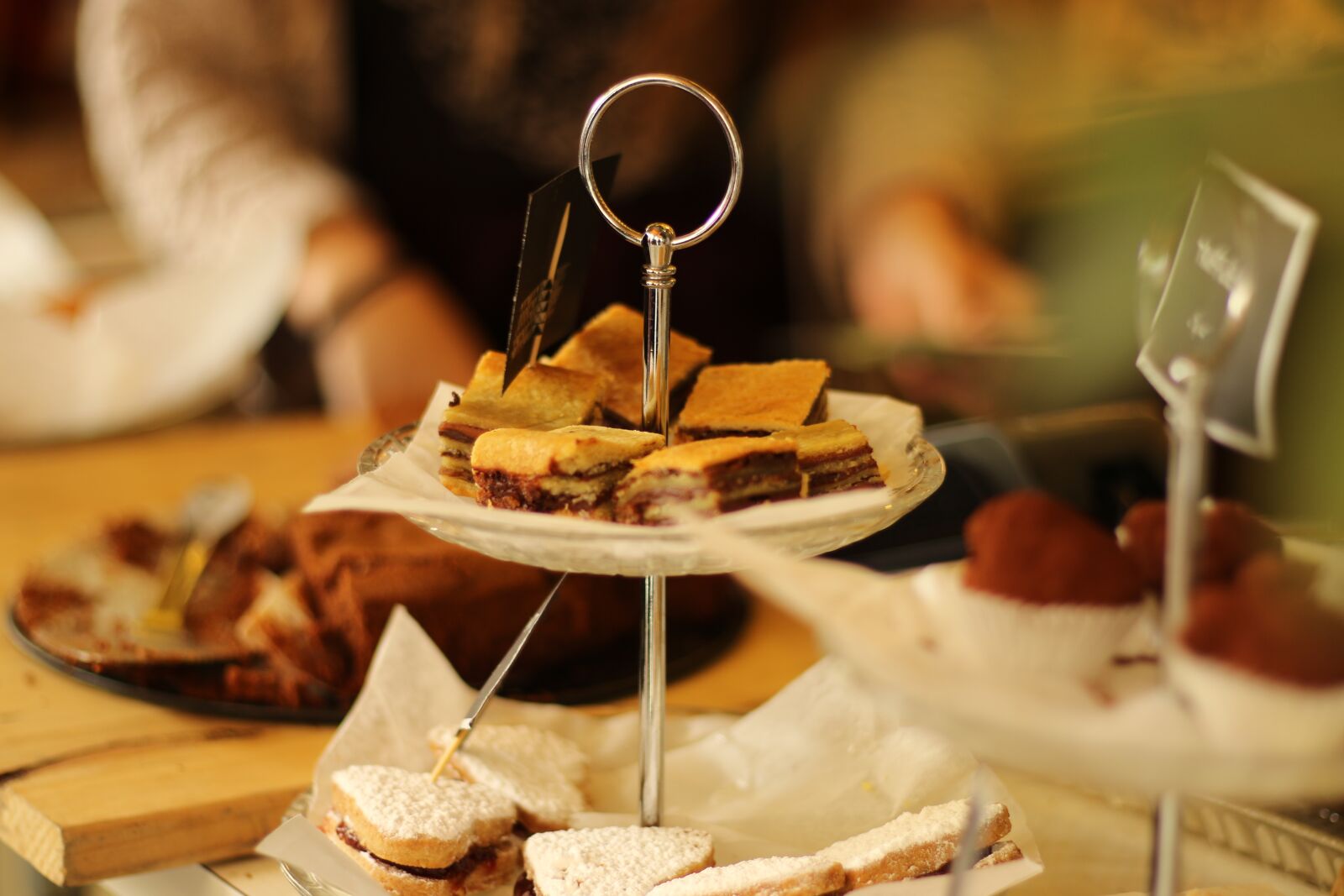 Canon EF 50mm F1.8 STM sample photo. Food, cakes, coffee shop photography
