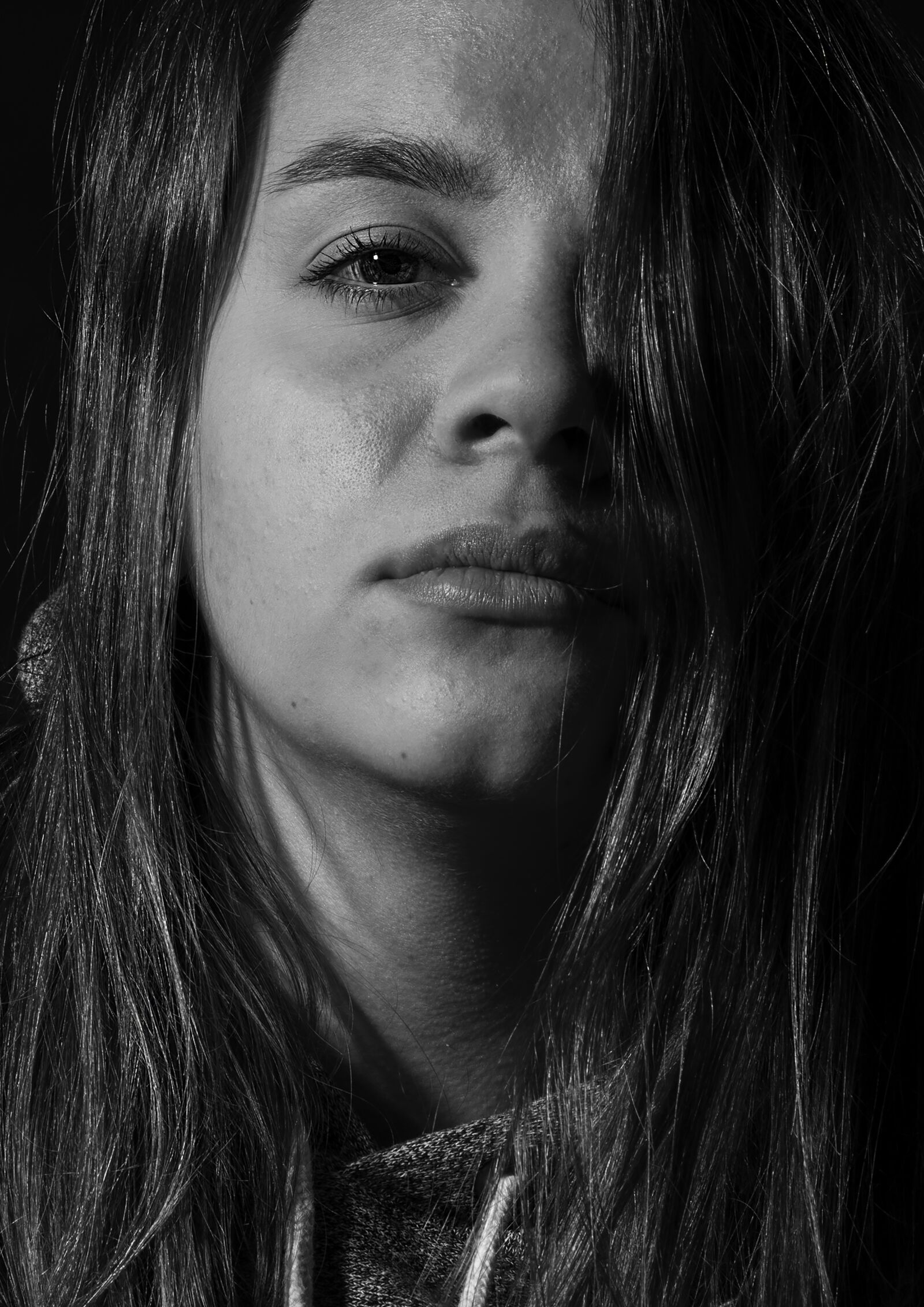 Canon EF 70-300mm F4-5.6 IS USM sample photo. Portrait, contrast lighting, woman photography