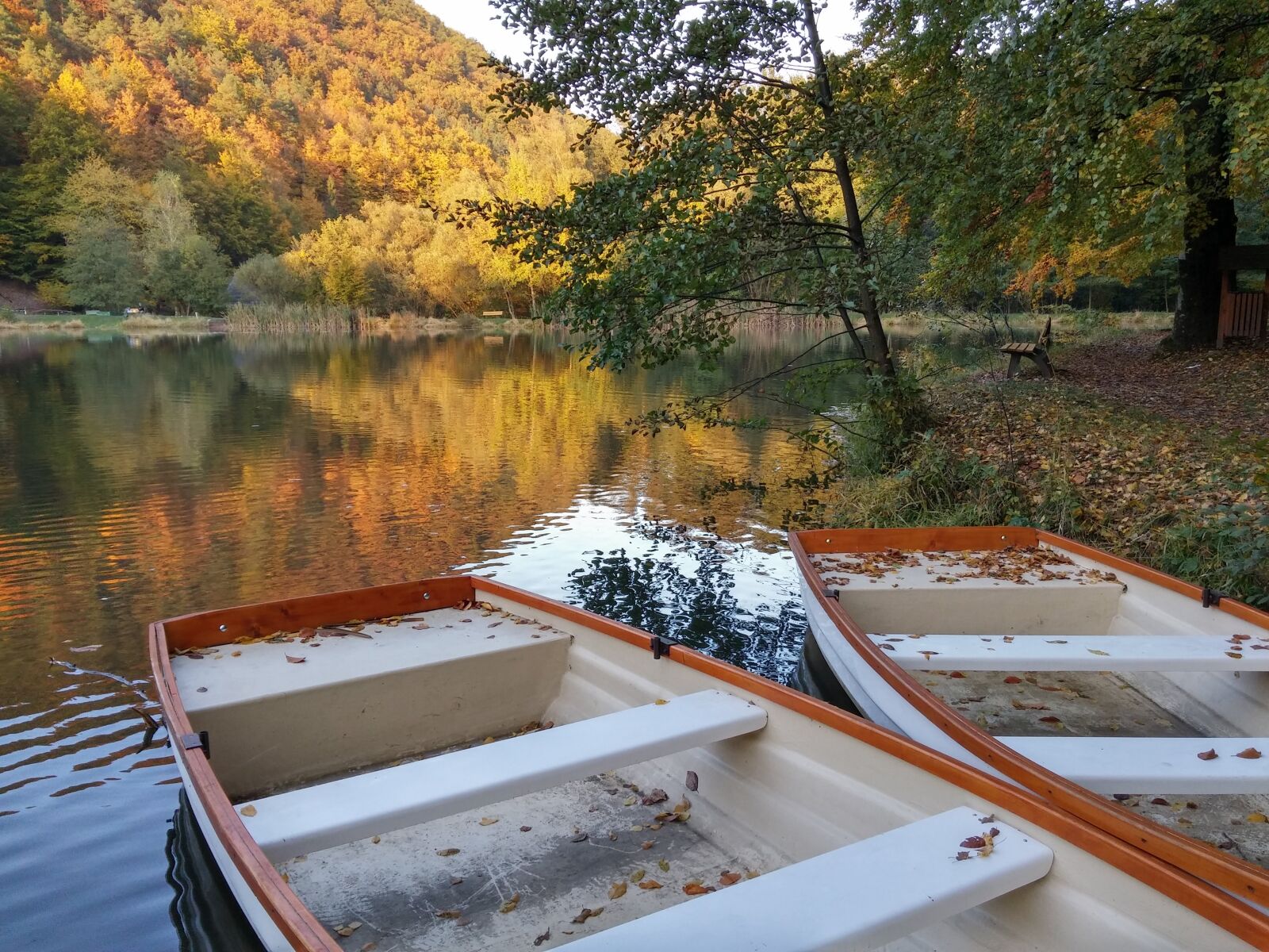 LG D855 sample photo. Boat, autumn, stone gate photography