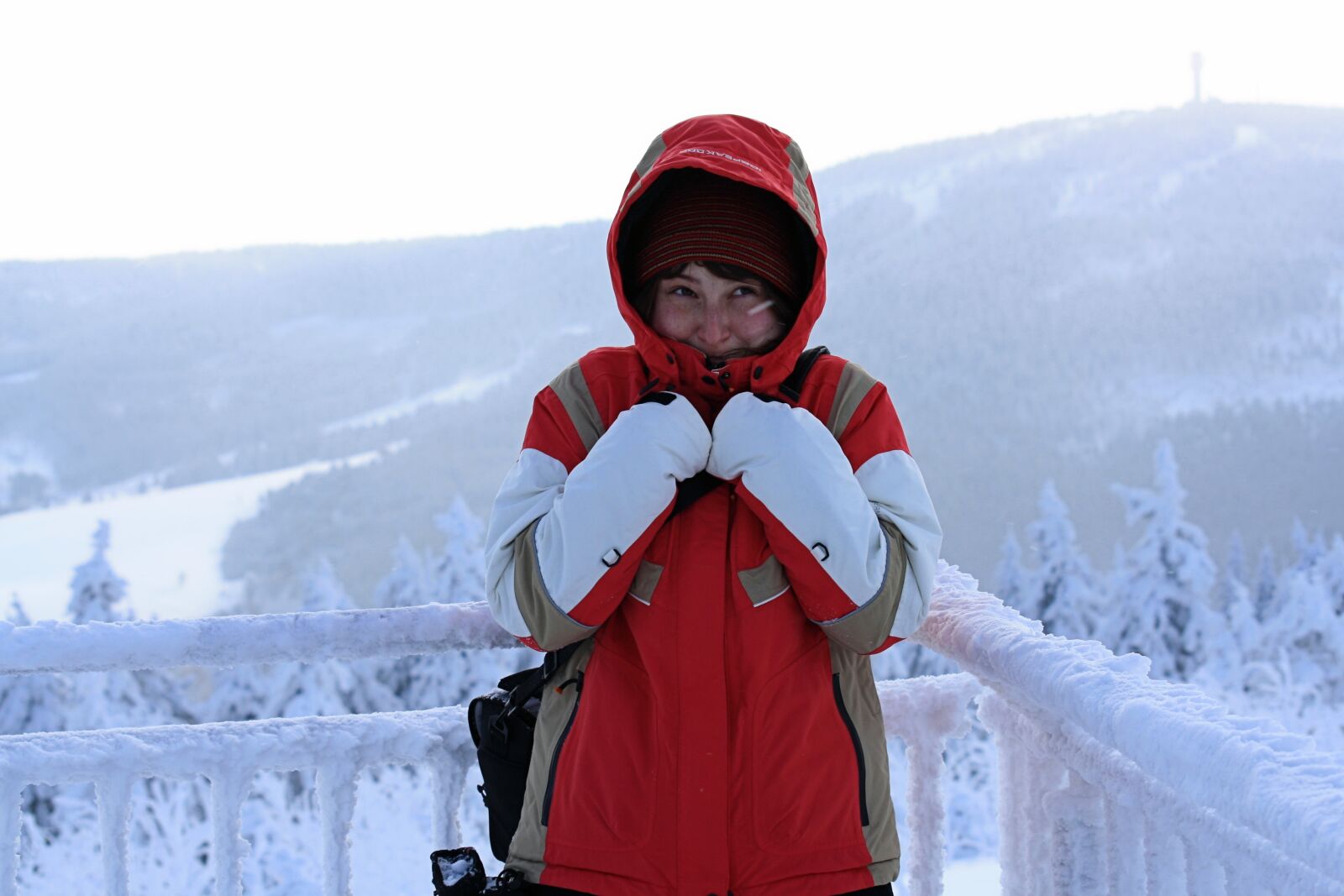 Canon EOS 1000D (EOS Digital Rebel XS / EOS Kiss F) sample photo. Winter, cold, girl photography