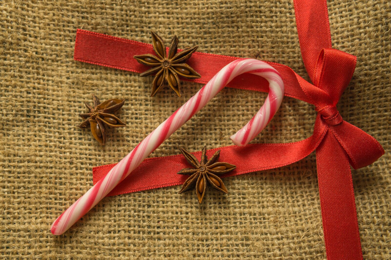 30mm F1.4 DC DN | Contemporary 016 sample photo. Christmas, star anise, loop photography