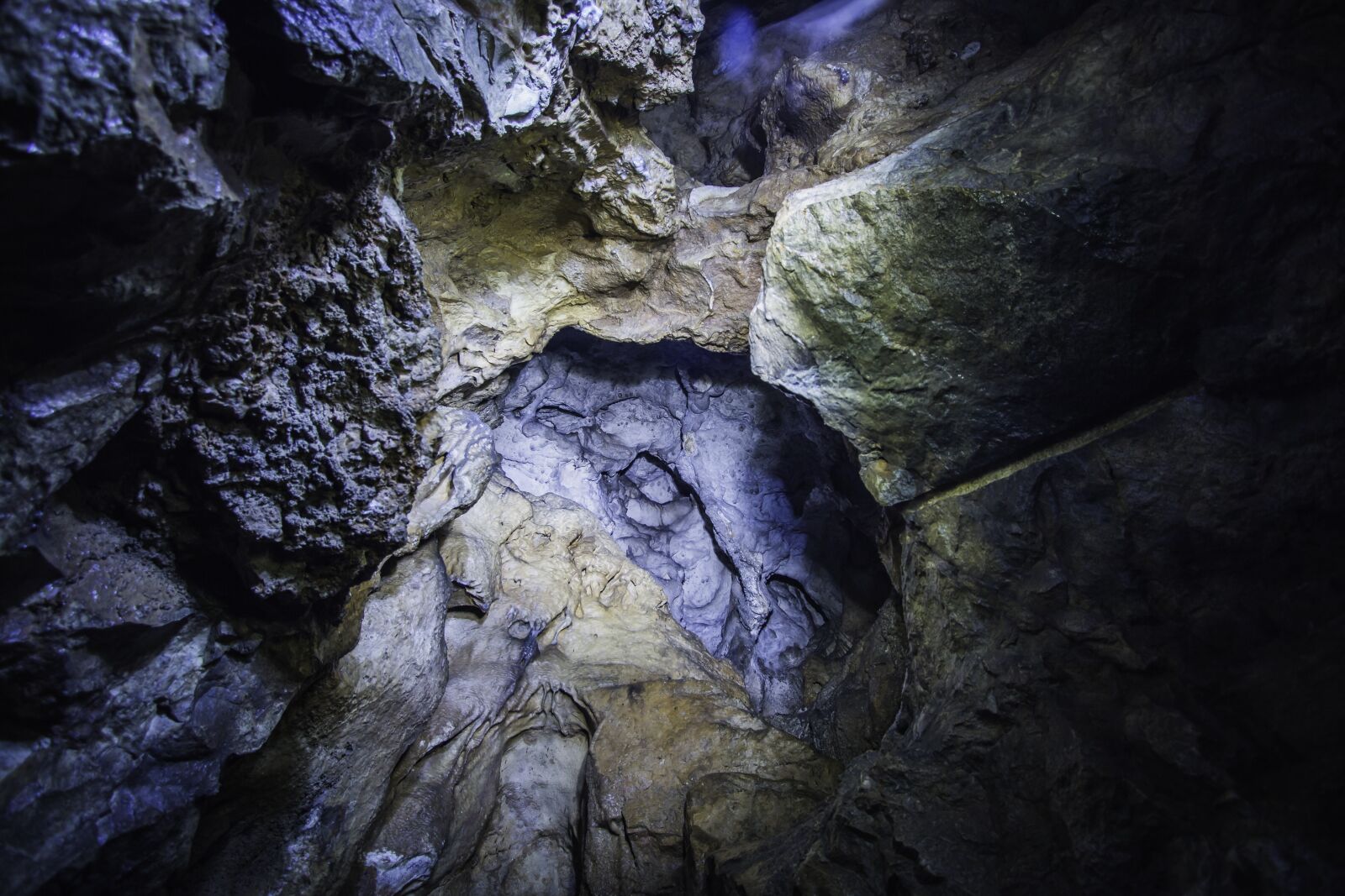 Canon EF-S 10-22mm F3.5-4.5 USM sample photo. Cave, rock, underground photography