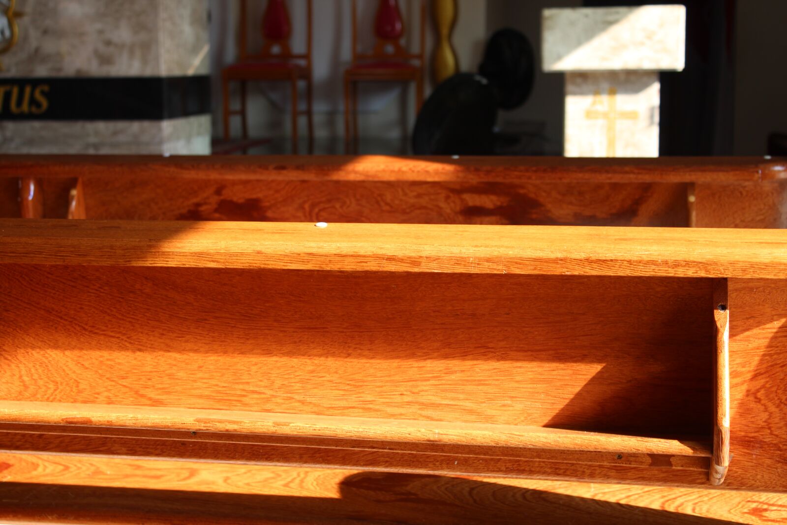 Canon EOS 1300D (EOS Rebel T6 / EOS Kiss X80) sample photo. Bank, church, sunlight photography