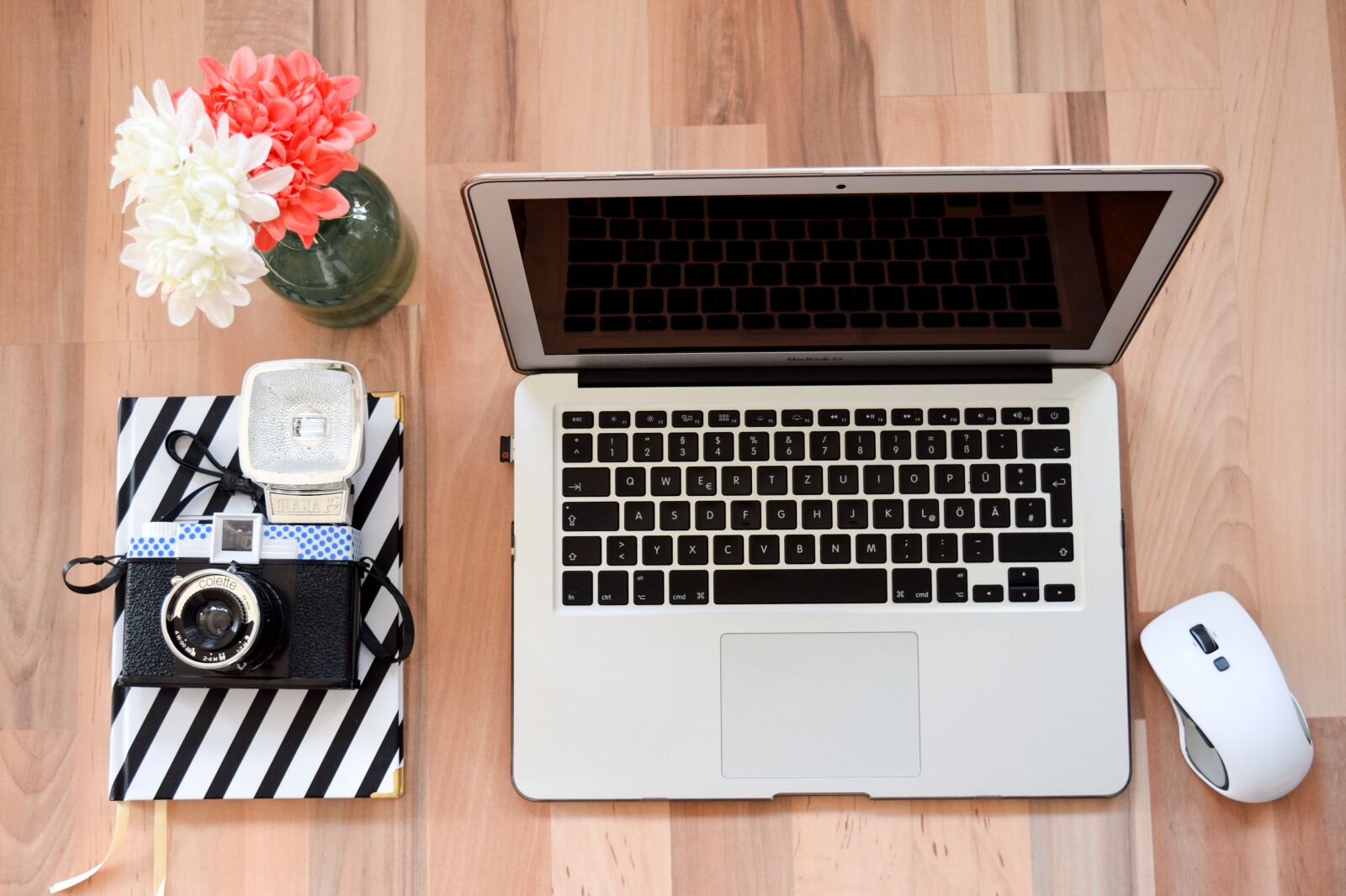 Nikon D5300 sample photo. Laptop, mouse, workplace photography