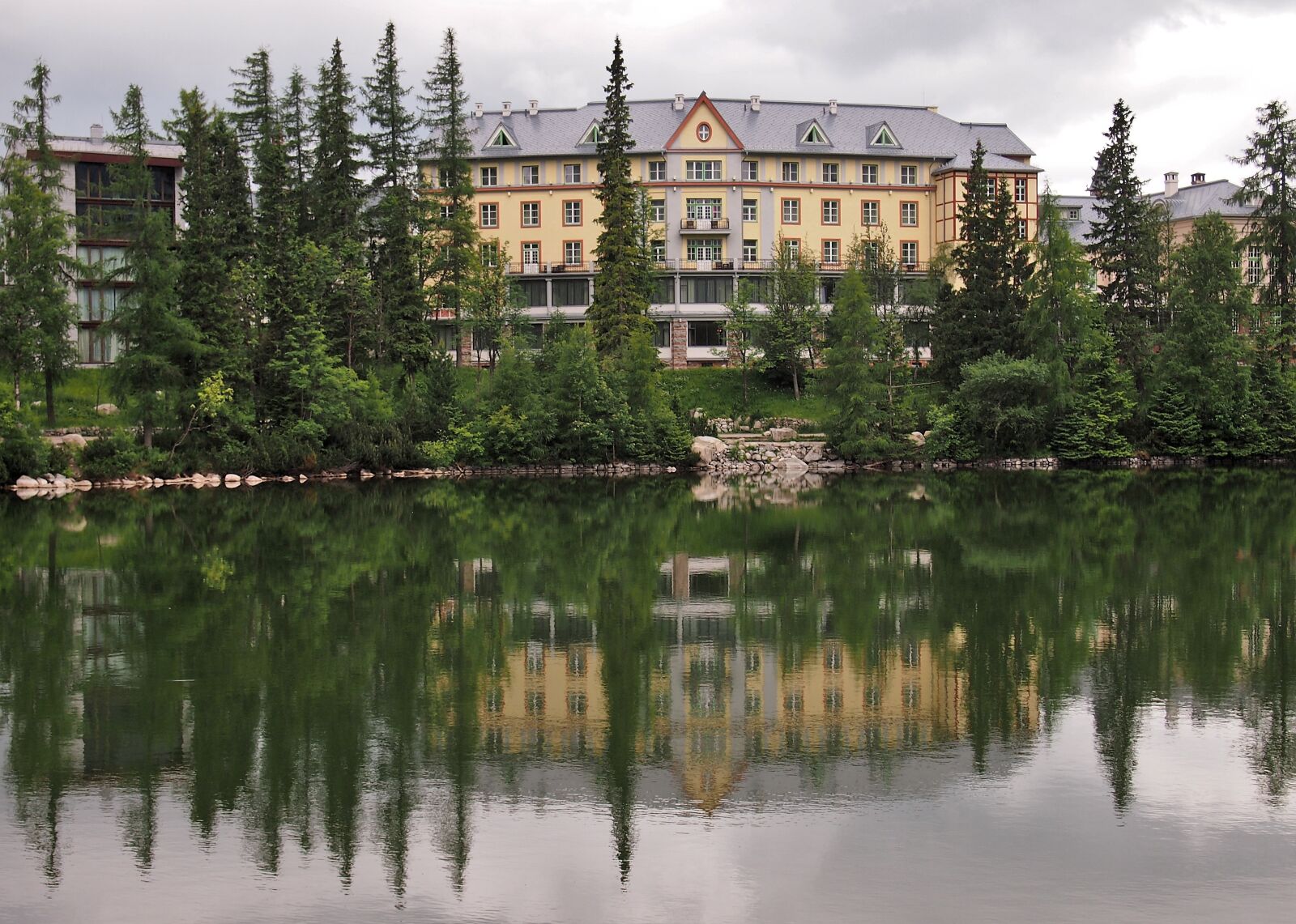 Olympus PEN E-PM1 sample photo. Mountain lake, reflection water photography