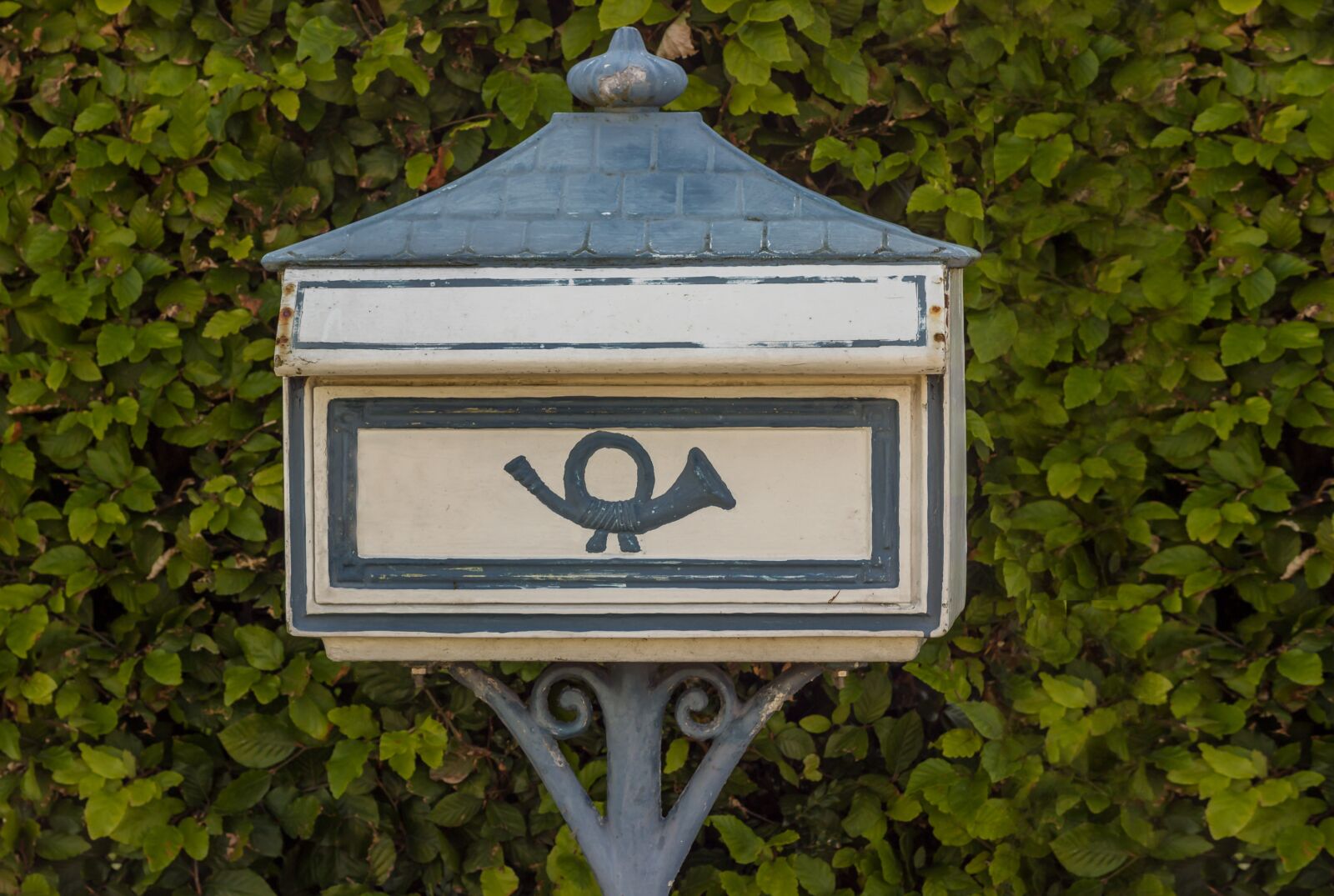 Canon EOS 600D (Rebel EOS T3i / EOS Kiss X5) + Canon EF 50mm F1.8 II sample photo. Mailbox, letters, post photography