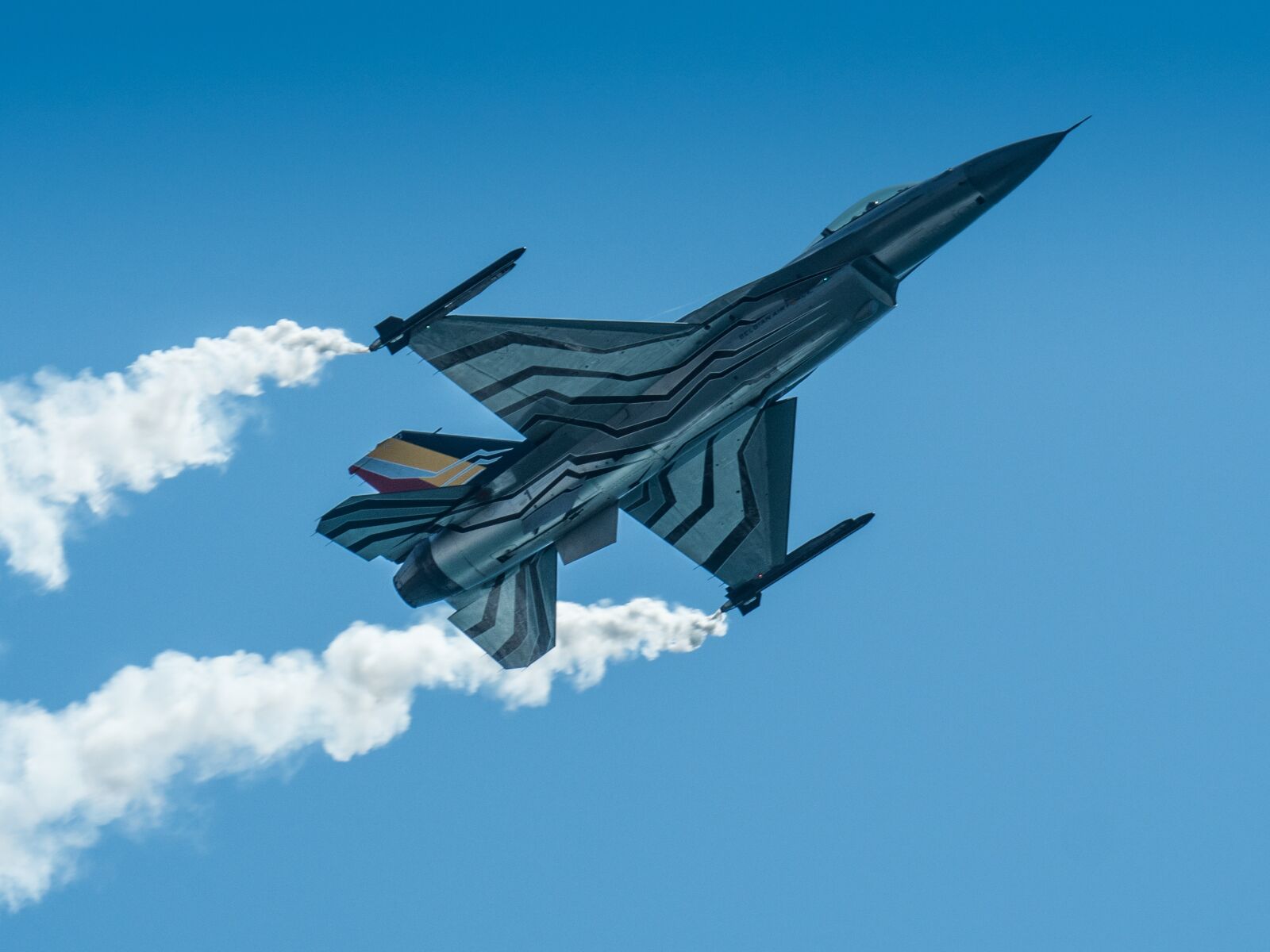 Olympus OM-D E-M5 II sample photo. Air festival, flight, aircraft photography