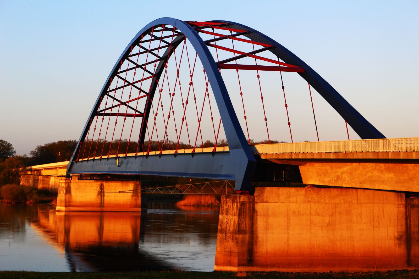 Canon EOS 100D (EOS Rebel SL1 / EOS Kiss X7) sample photo. Elbe bridge, elbe, d photography