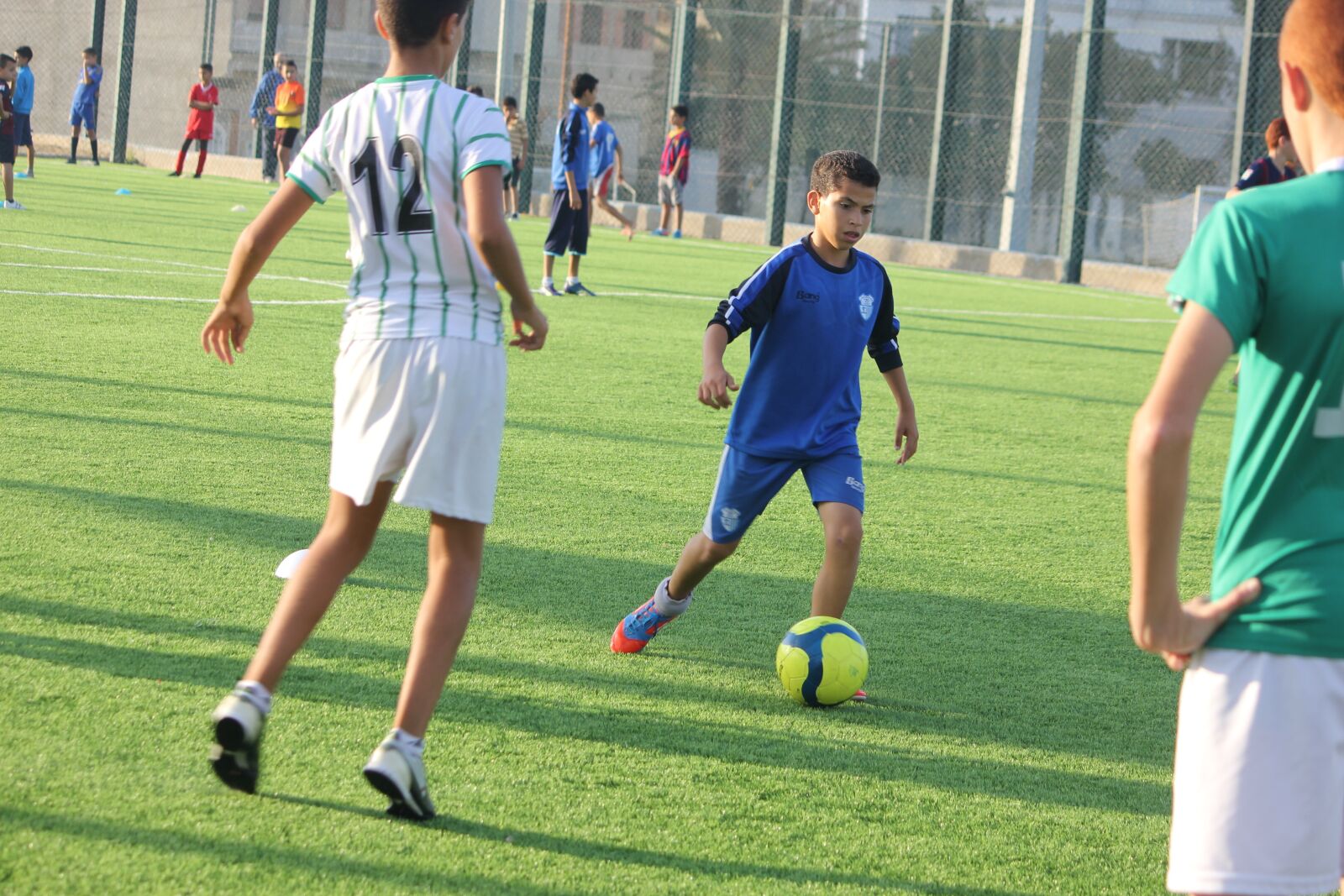 Canon EOS 550D (EOS Rebel T2i / EOS Kiss X4) sample photo. Football, player, sport photography