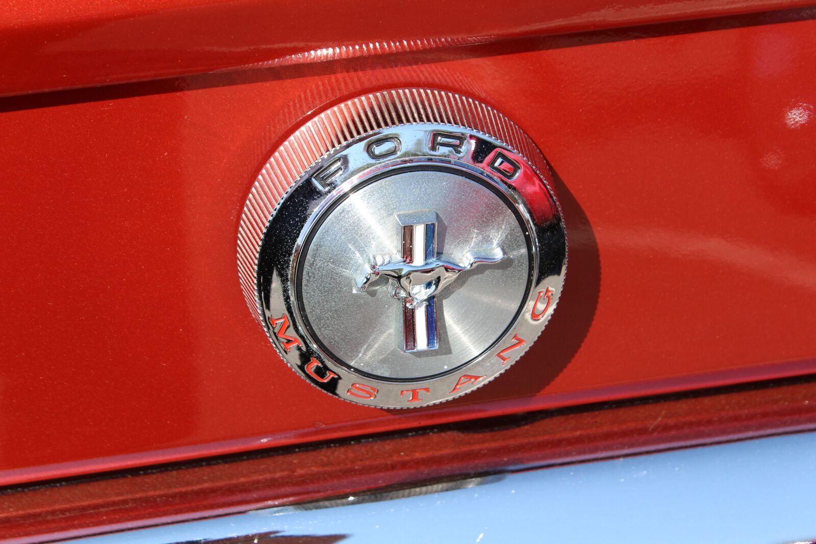 Canon EOS 650D (EOS Rebel T4i / EOS Kiss X6i) sample photo. Mustang, ford, emblem photography
