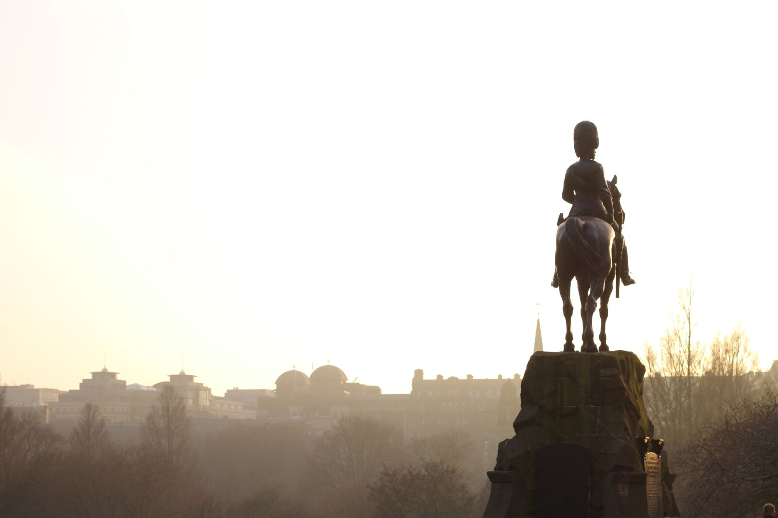 Canon EOS 1200D (EOS Rebel T5 / EOS Kiss X70 / EOS Hi) + Canon EF 50mm F1.8 STM sample photo. Bright, britain, edinburgh, haze photography