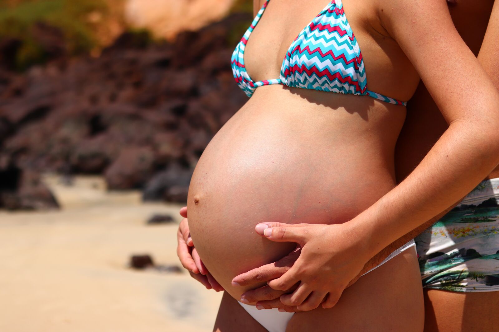 Можно ли беременным загорать на солнце. Беременные загорают. Солнечные ванны для беременных.