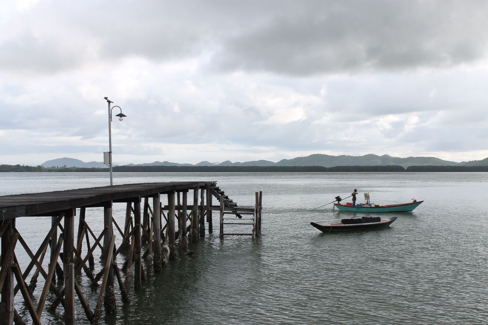 Canon EOS 1100D (EOS Rebel T3 / EOS Kiss X50) sample photo. The lamanites, morning, fishing photography