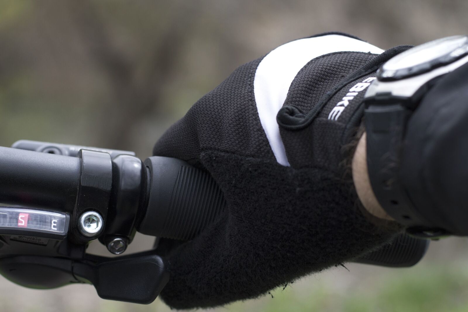 Nikon D3100 sample photo. Gloves, bicycle, metal, gearbox photography