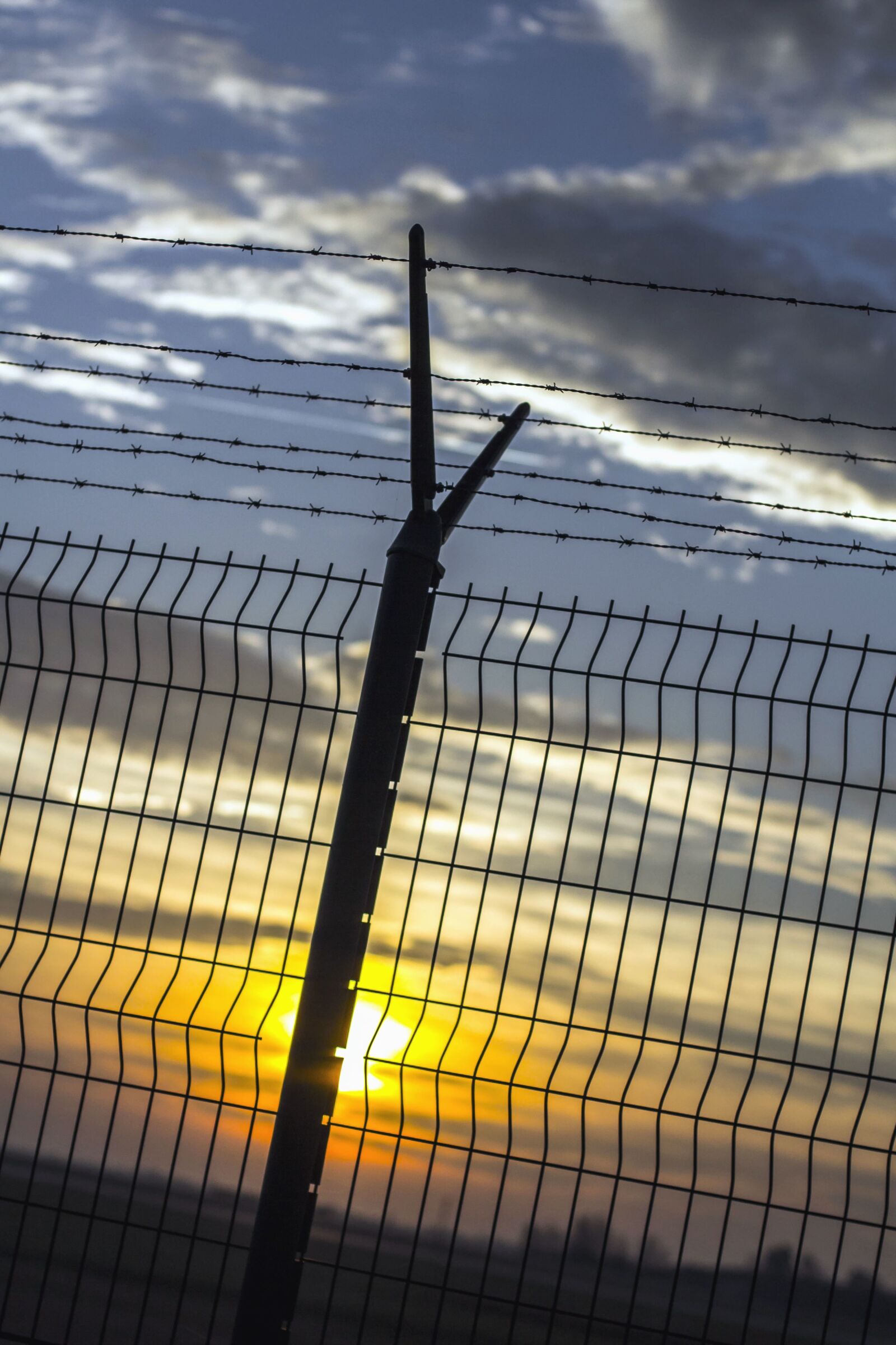 Canon EOS 60D sample photo. Wire, fence, poles, barbed photography