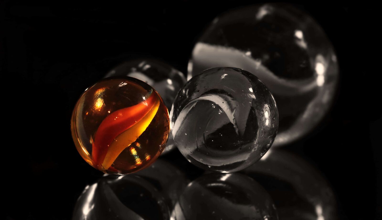 Canon EOS 80D sample photo. Glas ball, object, reflection photography