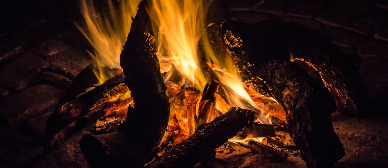 Canon EOS 100D (EOS Rebel SL1 / EOS Kiss X7) sample photo. Fireplace, cozy, heat photography