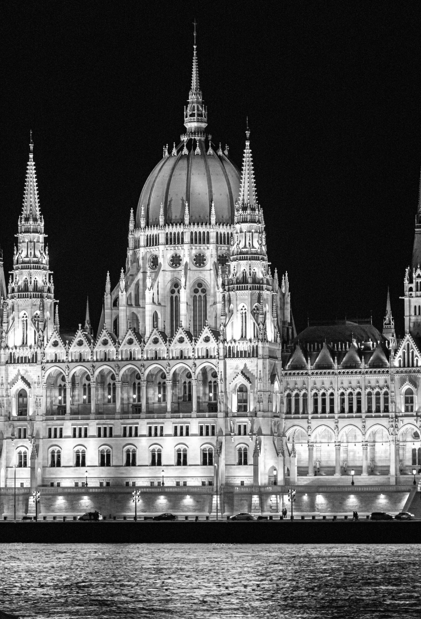 Canon EF-S 18-135mm F3.5-5.6 IS USM sample photo. Budapest, the parliament, city photography