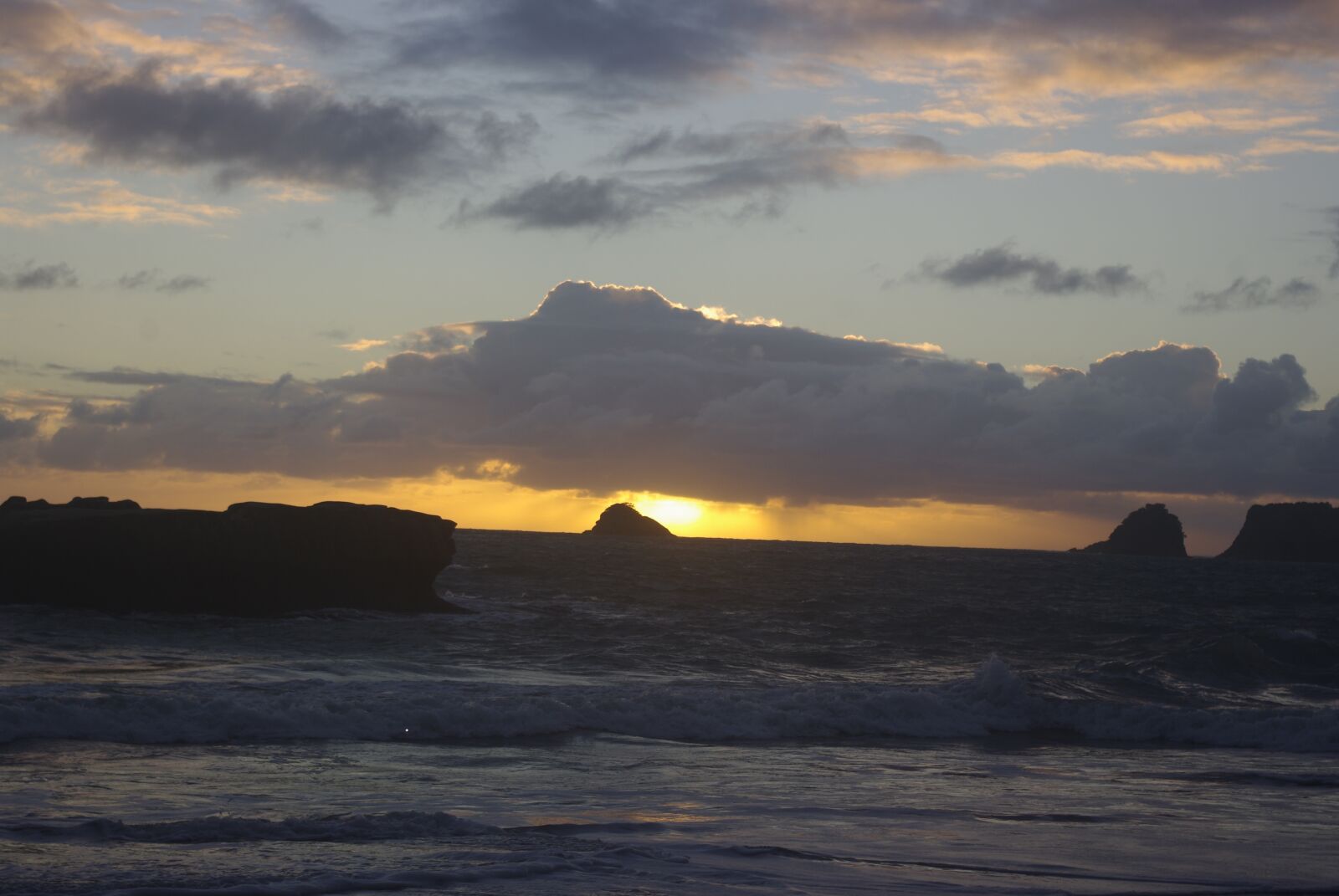 Pentax K20D sample photo. New zealand, evening, beach photography