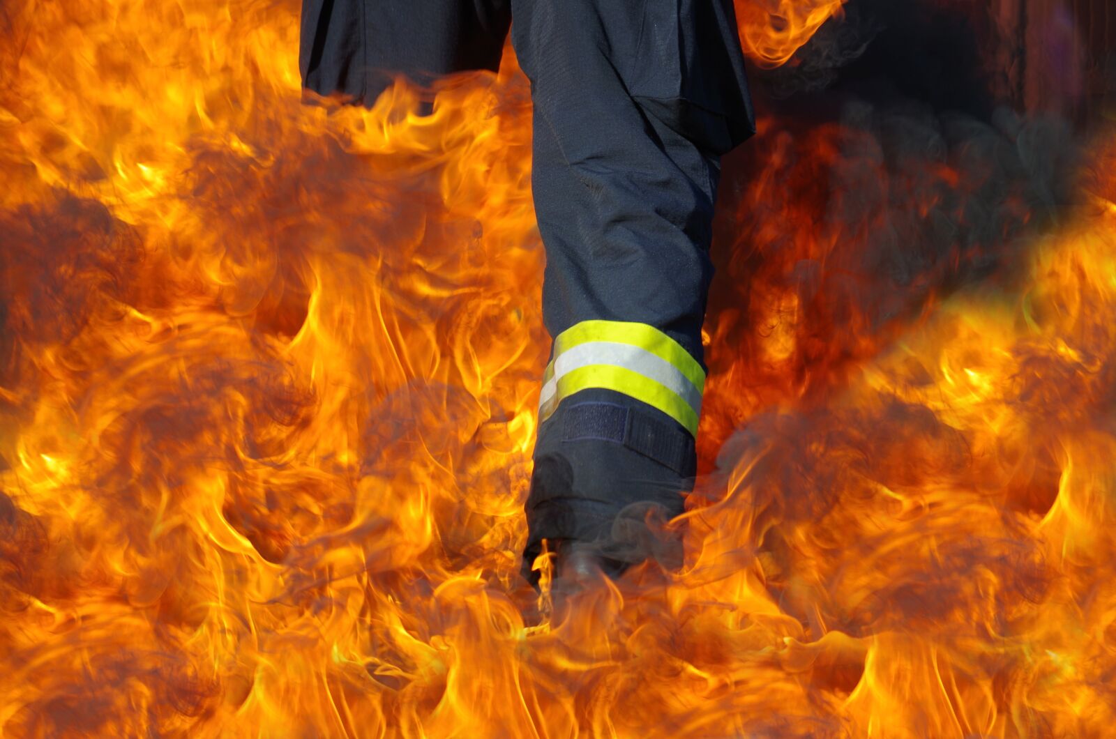 Pentax K-500 sample photo. Fire, fireman, to walk photography