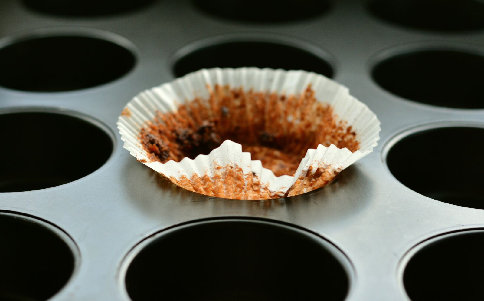 Nikon D5200 sample photo. Muffin form, muffin cups photography