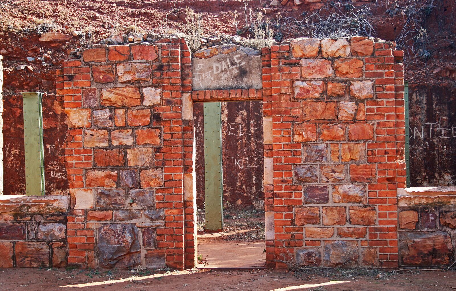 Canon EOS 400D (EOS Digital Rebel XTi / EOS Kiss Digital X) sample photo. Ruins of old fort photography