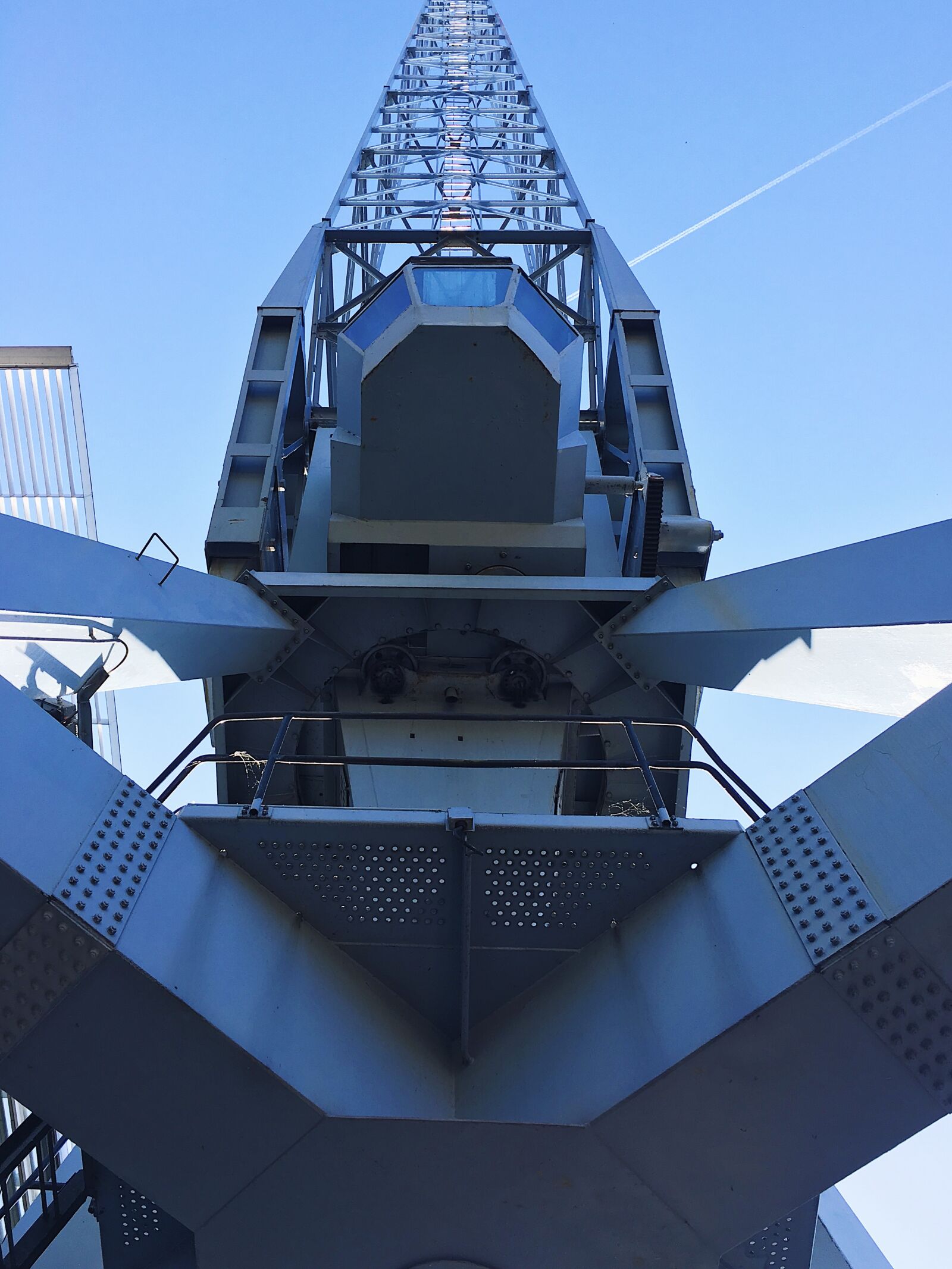 iPhone 6s back camera 4.15mm f/2.2 sample photo. Crane, hamburg, port, water photography